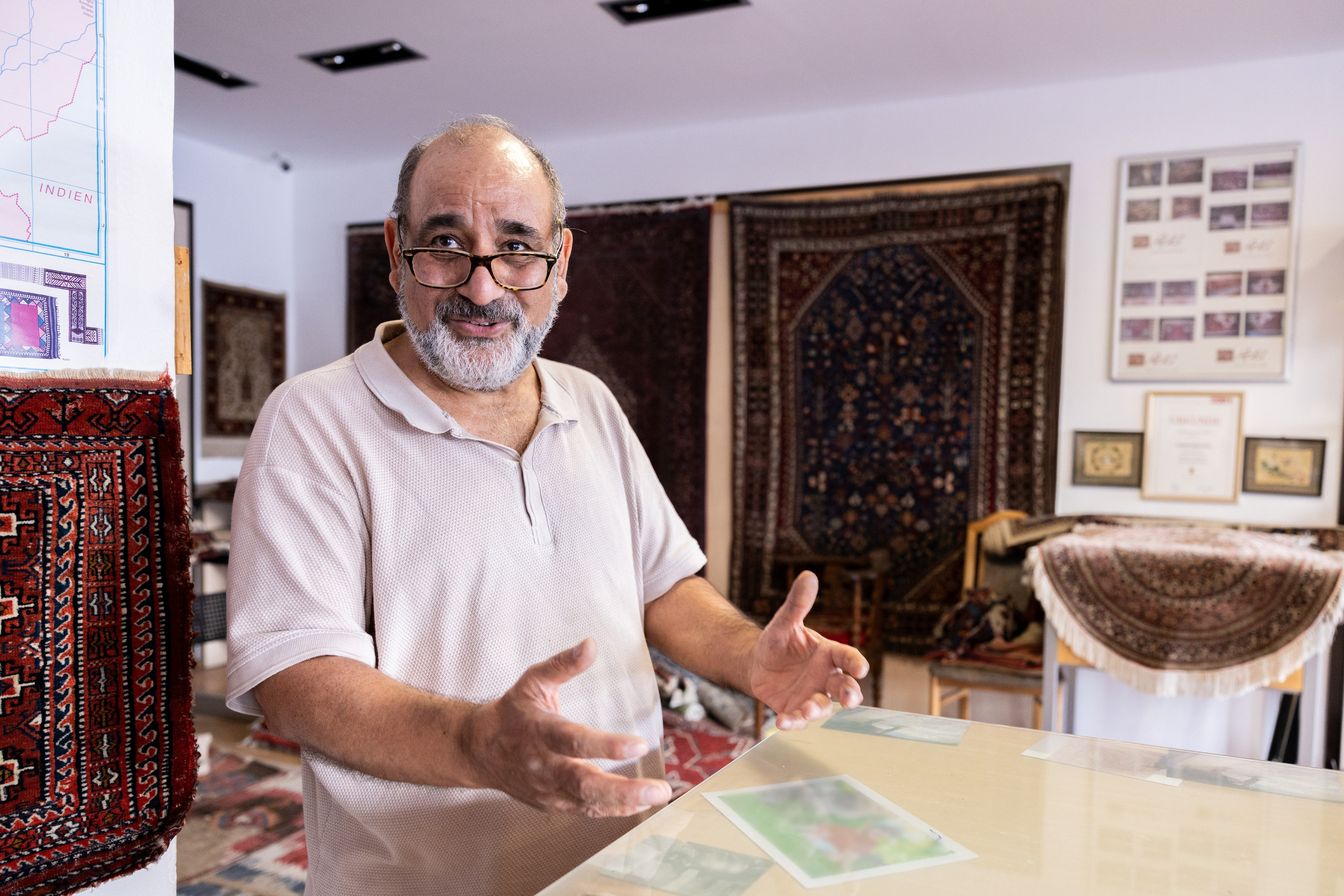 Teppichrestaurator, Salzburg, 2024. Guzel Kolobova| Fotografin| Salzburg