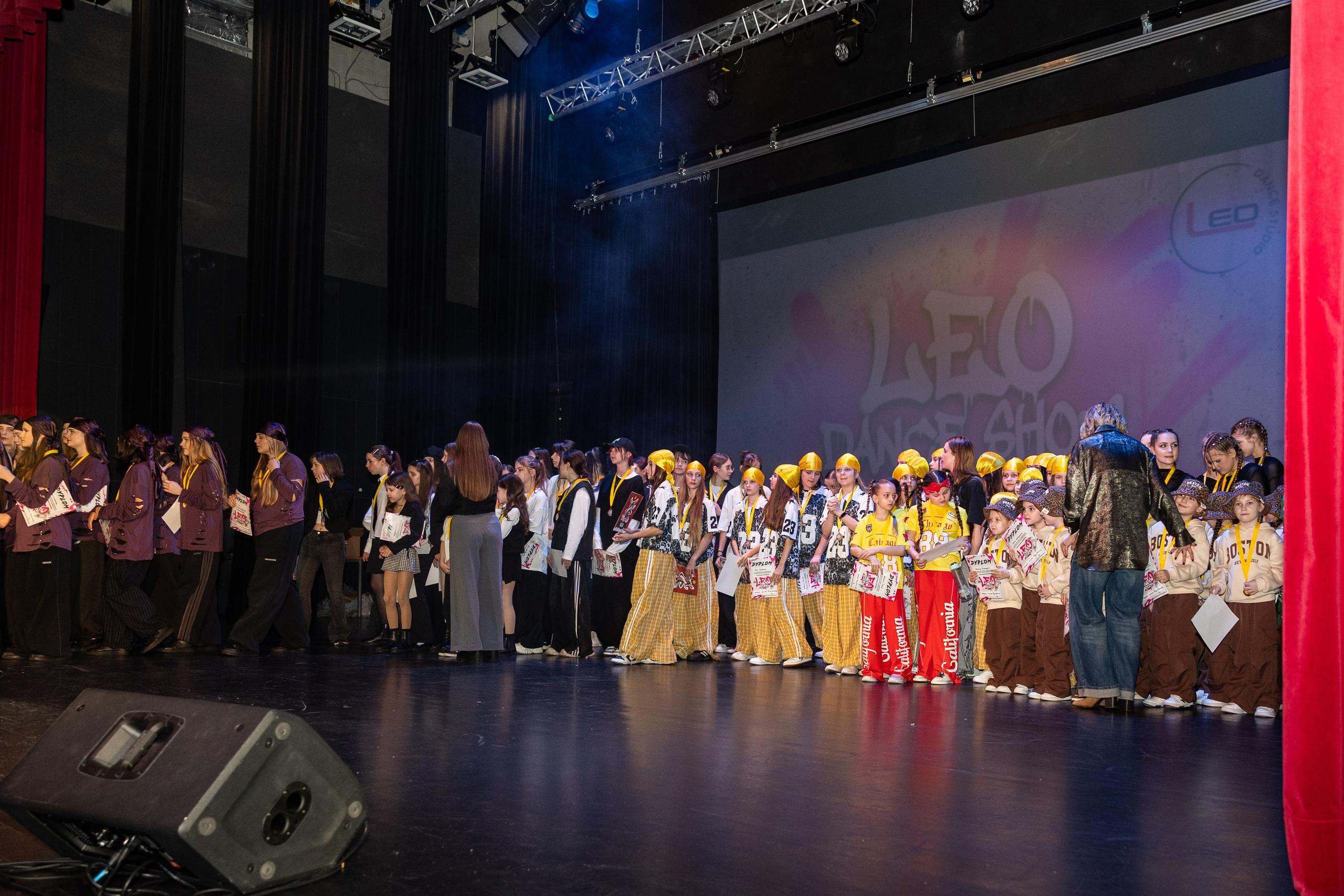 LEO DANCE SHOW WINTER 2025. Семейный и детский фотограф в Варшаве Мила Бобровская