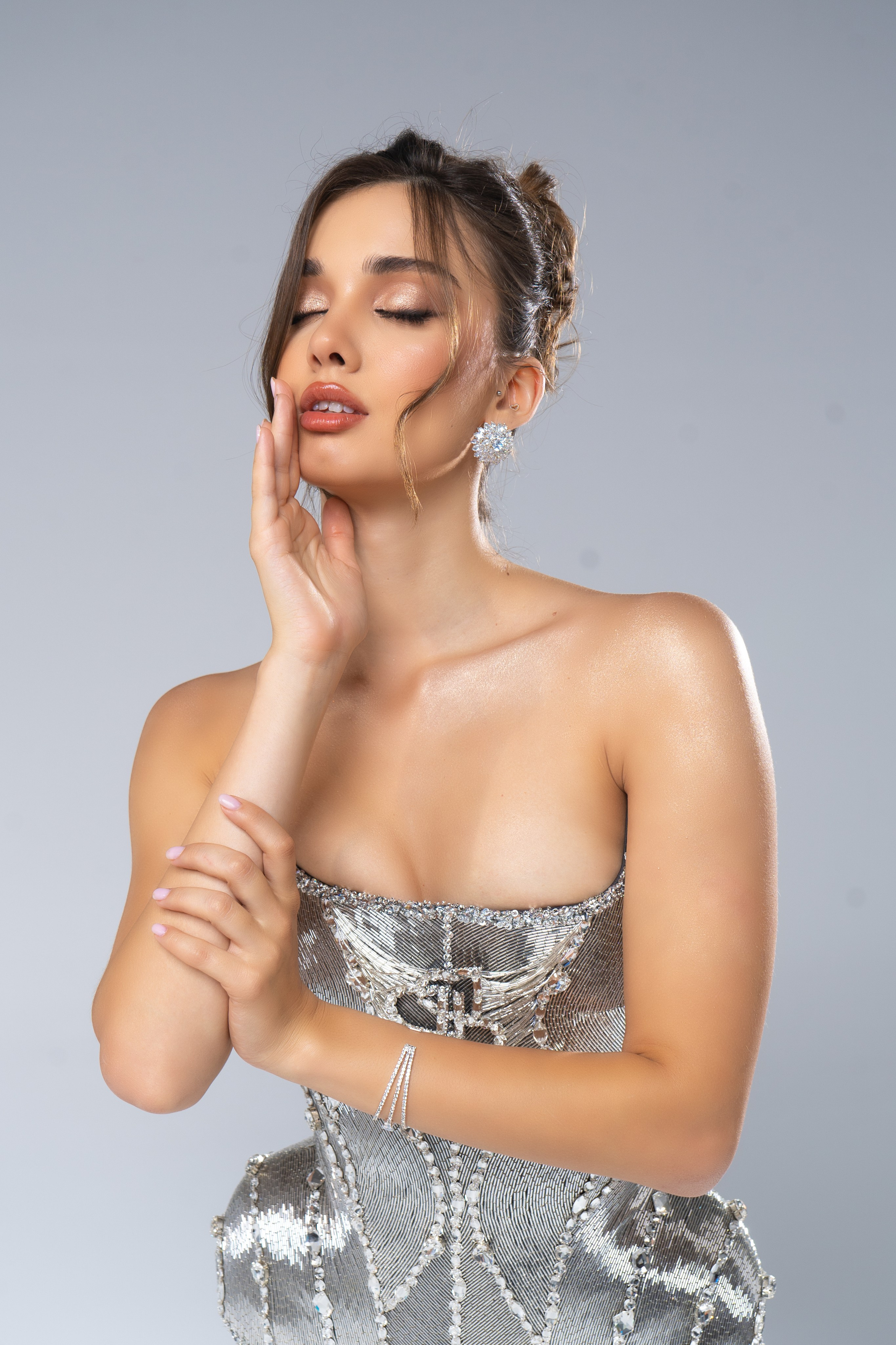 Photographer in Abu Dhabi — Studio Photoshoots for Families, Couples & Individuals. Mariia Safronova is your photographer in Abu Dhabi and Dubai