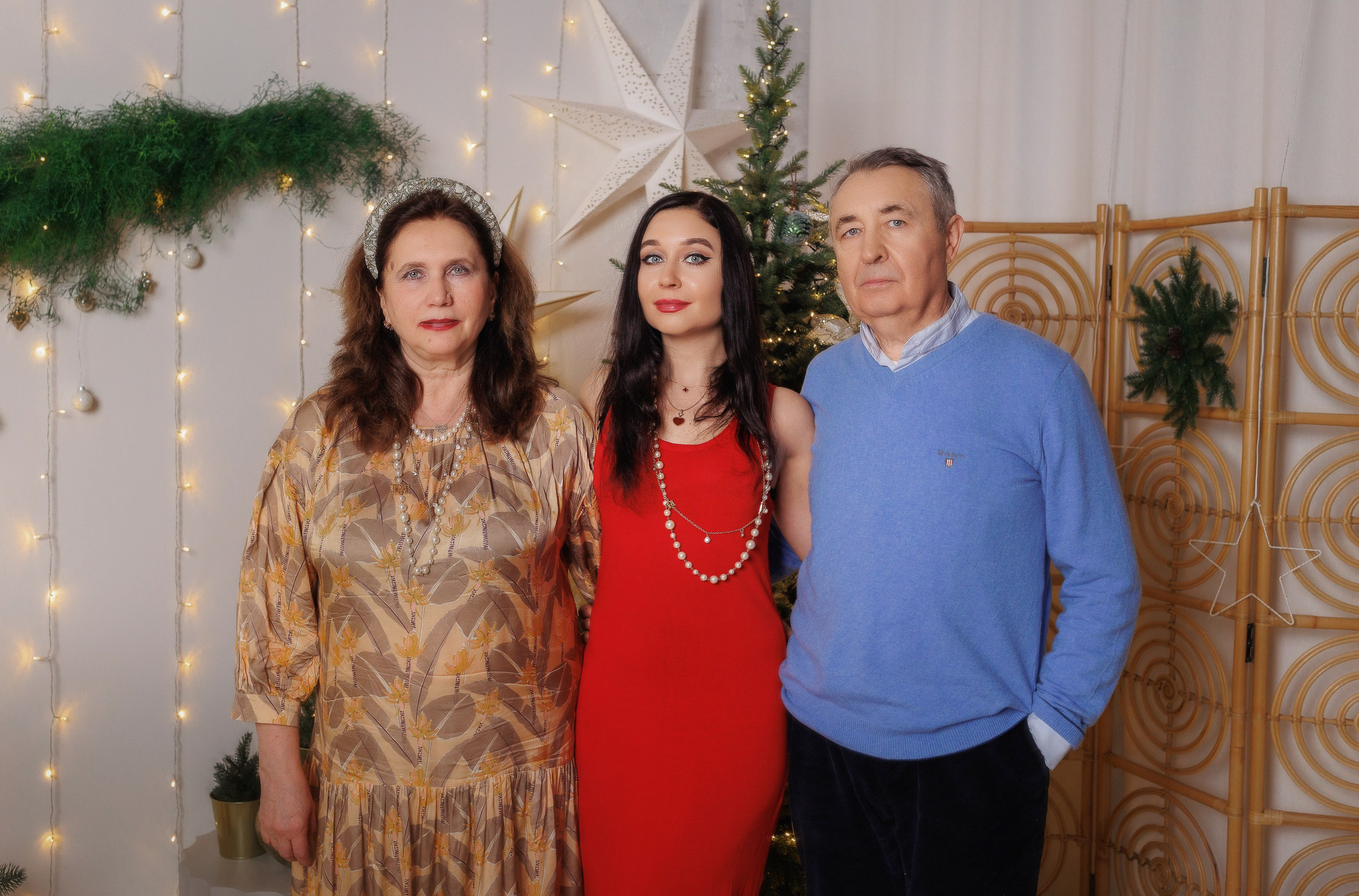 Christmas photo shoot for a large family. Family photographer in Vilnuis Svetlana Naumova
