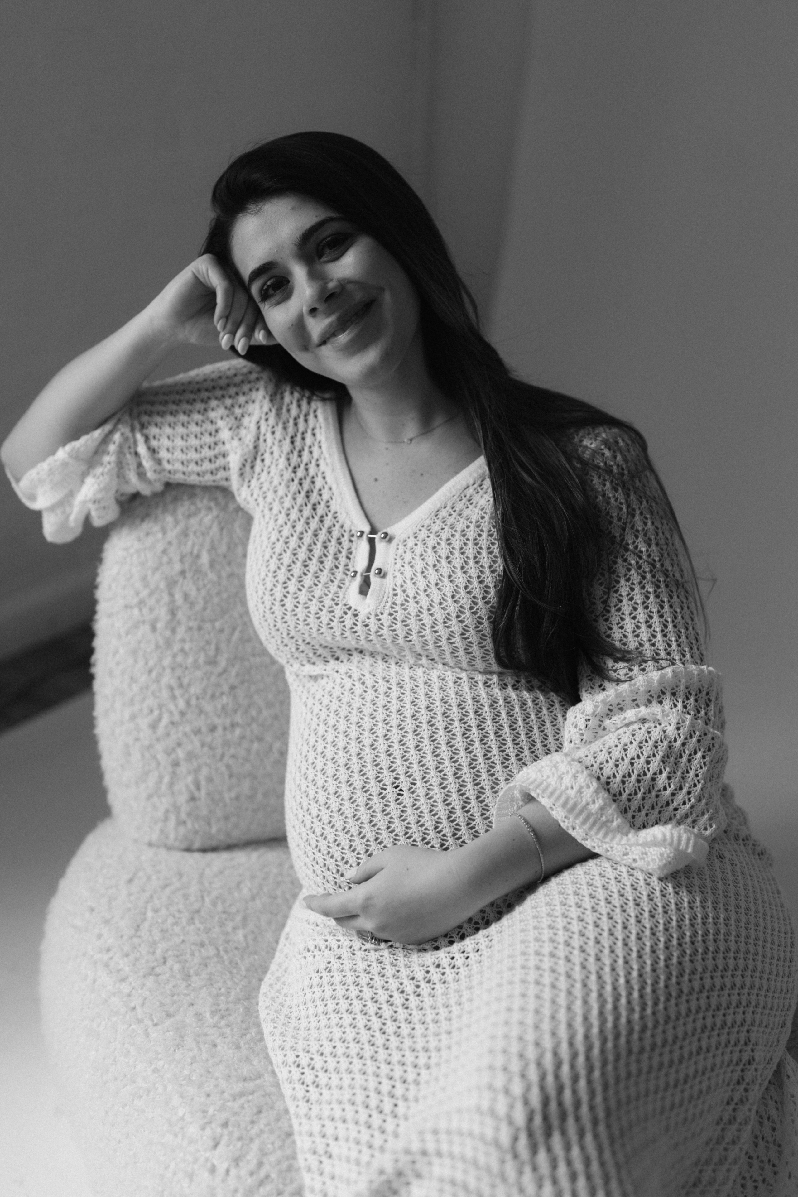 Nicole. Modern maternity photographer in Long Island New York