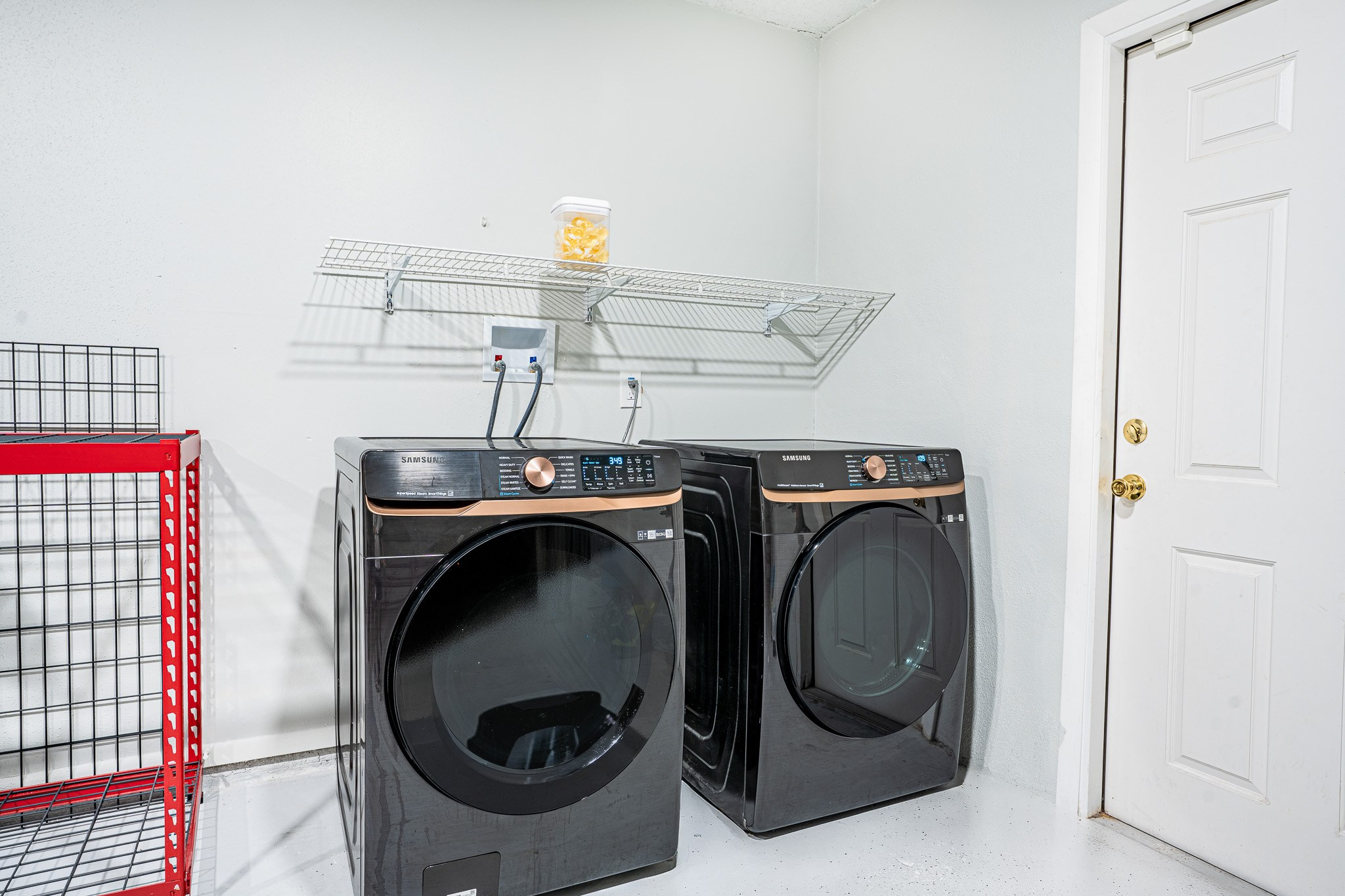 Airbnb: Real Estate 01. Welcome to my video and photo world!