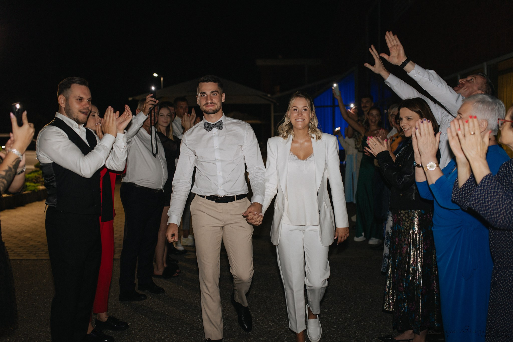 Vestuvinė fotosesija Kaune, Vienybės aikštėje, prie Lietuvos banko