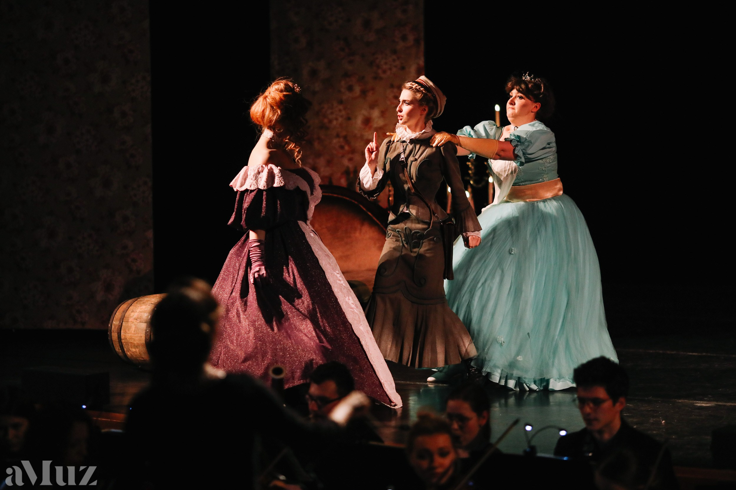 Opera Łąkowa. Fotograf Ślubny Warszawa - Sesje Biznesowe Rodzinne Eventy