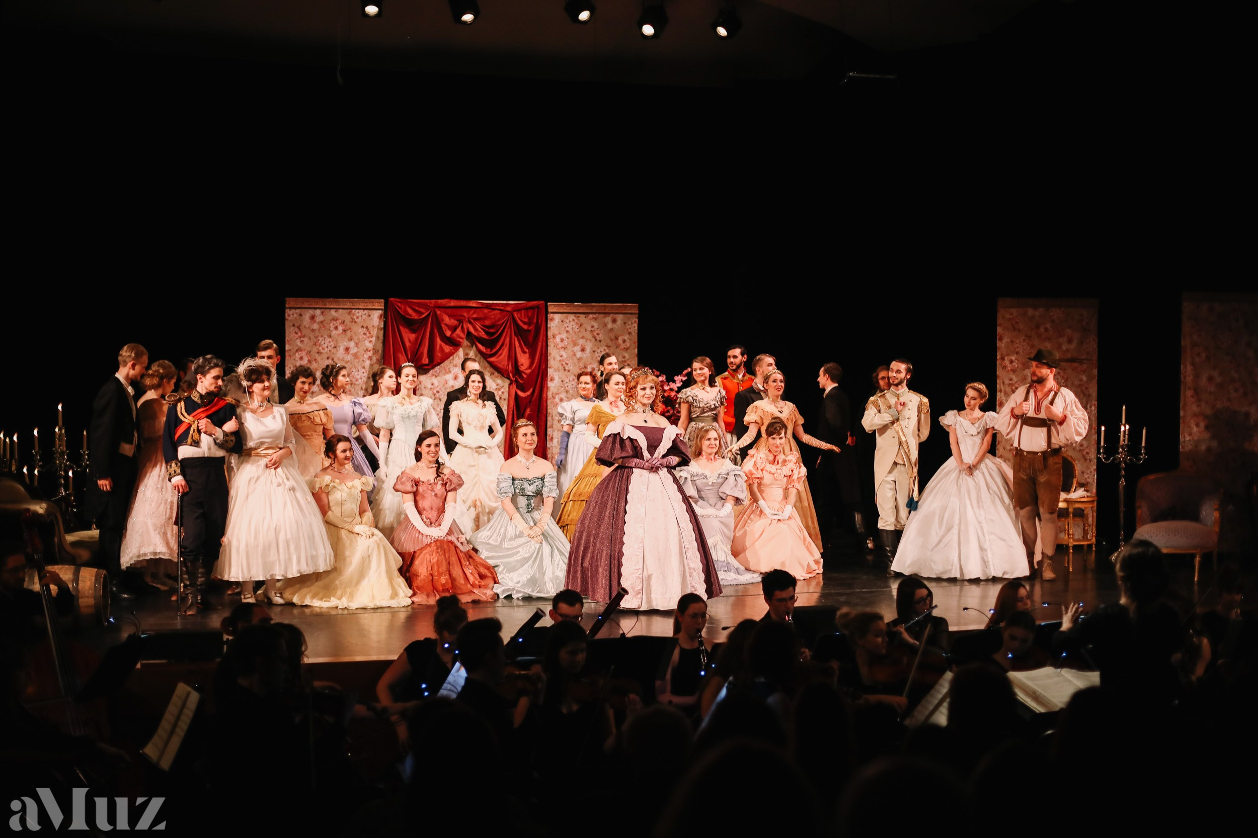 Opera Łąkowa. Fotograf Ślubny Warszawa - Sesje Biznesowe Rodzinne Eventy