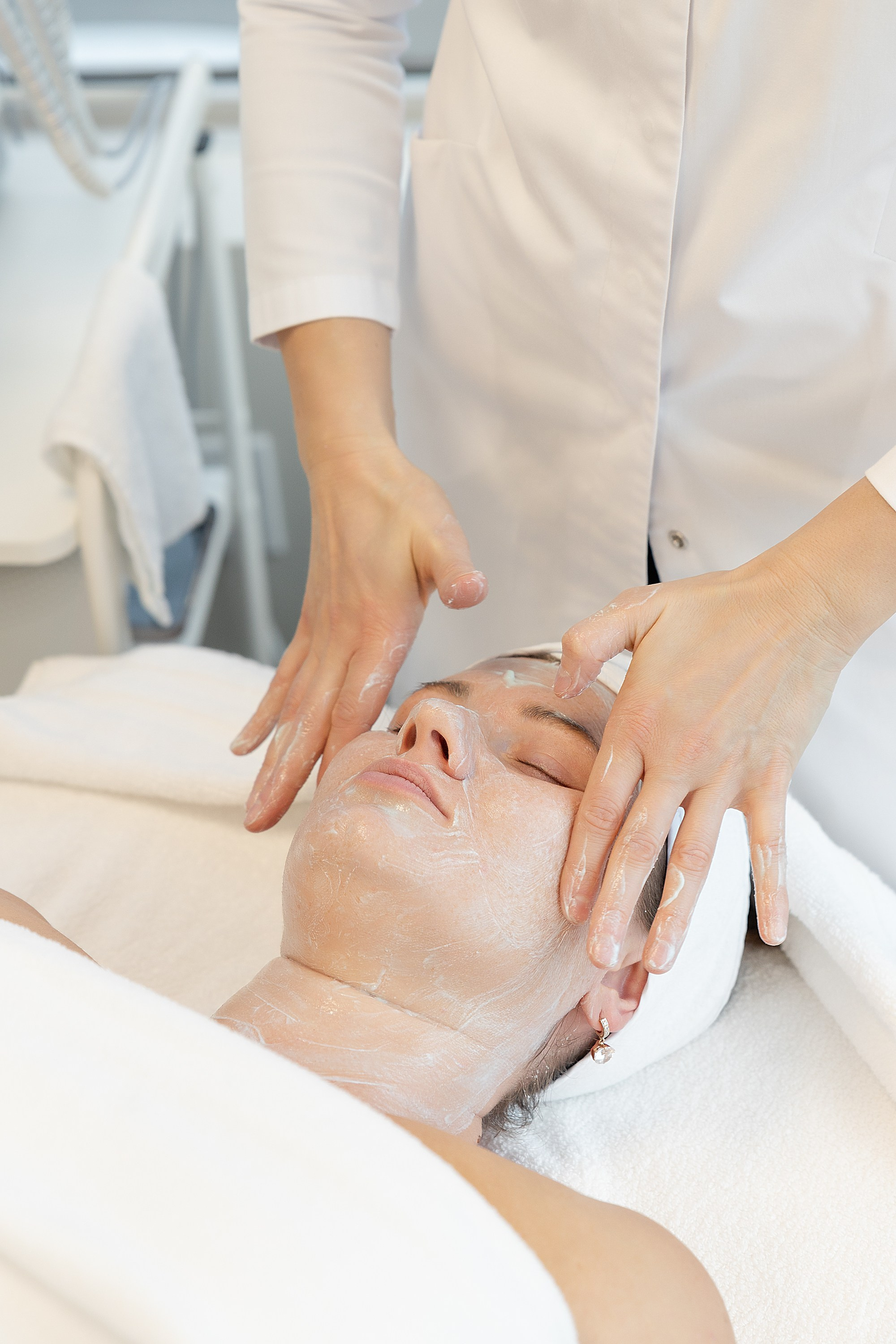 Violeta Sili, Esthéticienne/Beautician