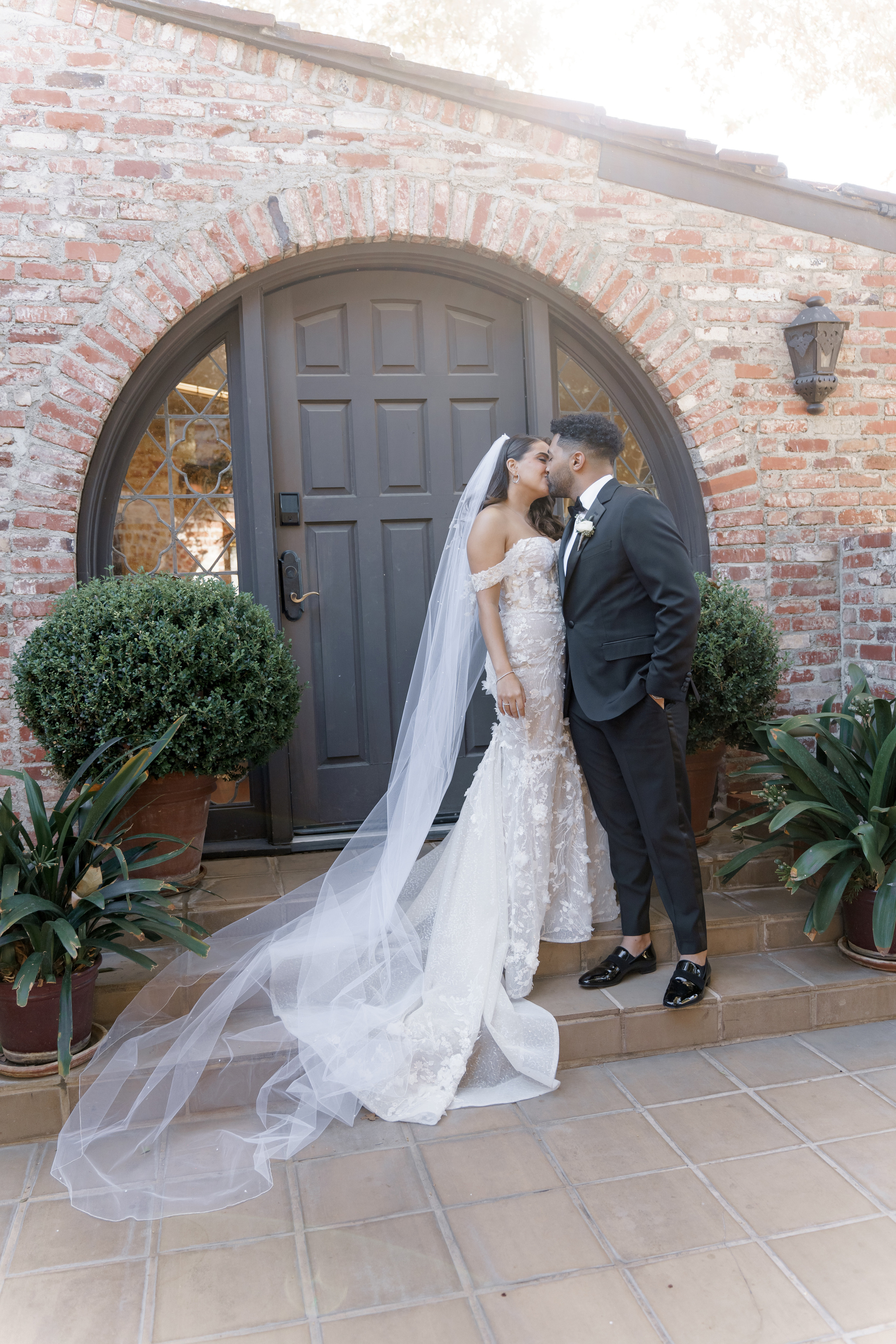 Luxury wedding photography & videography for stylish couple 📸 VovaChi. Wedding photographer and videographer New York | New Jersey