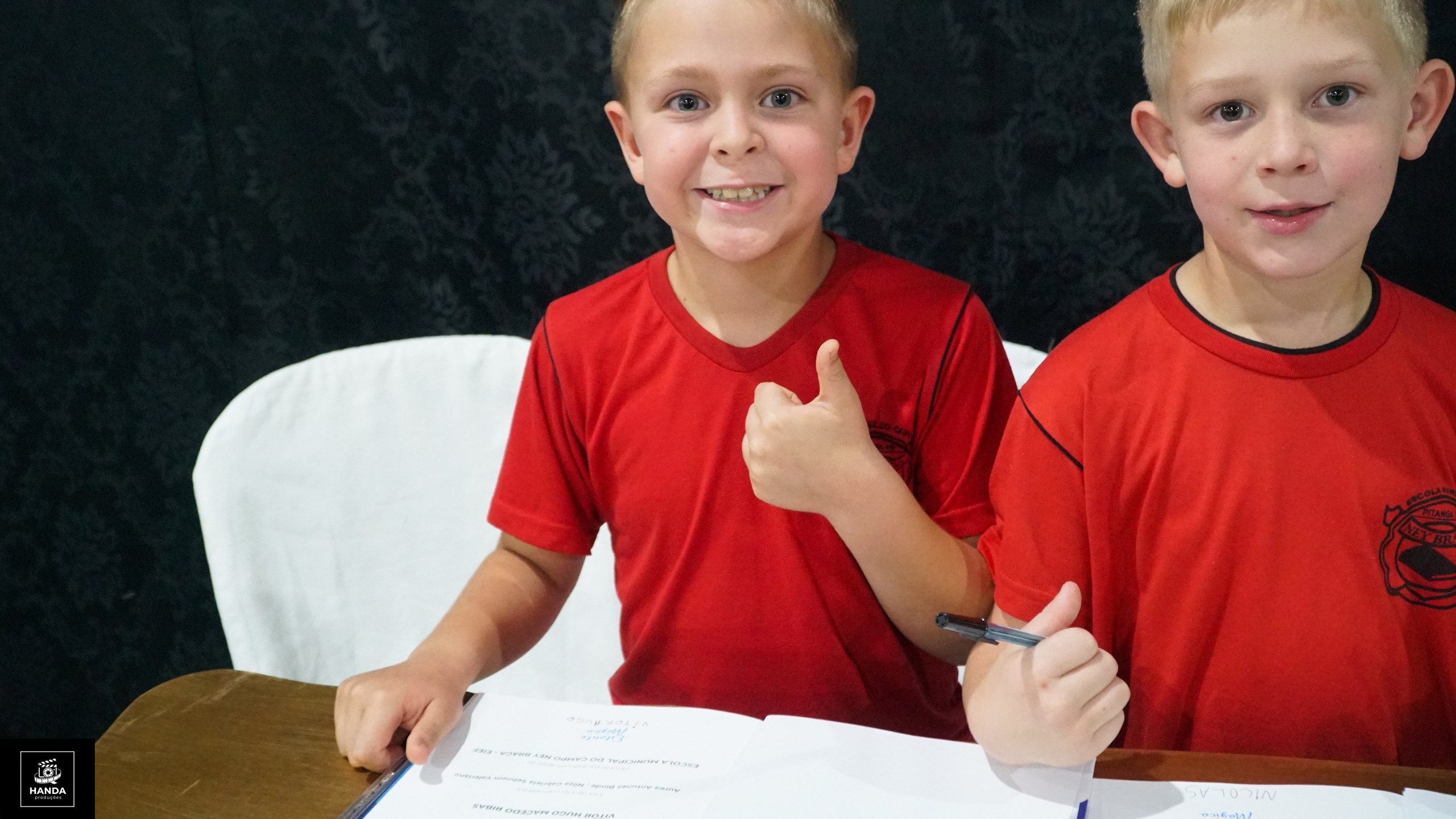 Noite autógrafos colégio Aurélio Buarque de Holanda. Handa Produções
