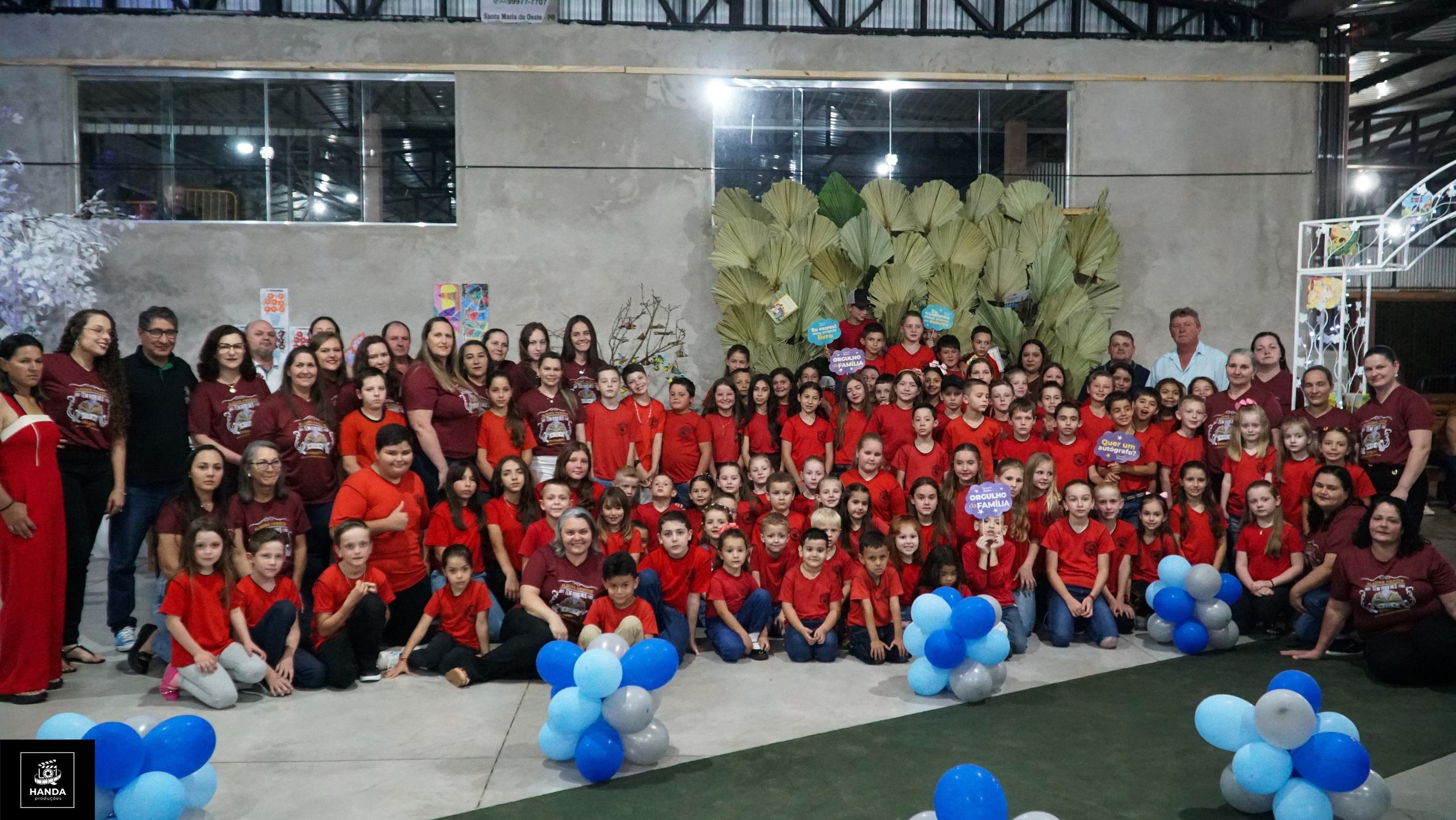 Noite autógrafos colégio Aurélio Buarque de Holanda. Handa Produções