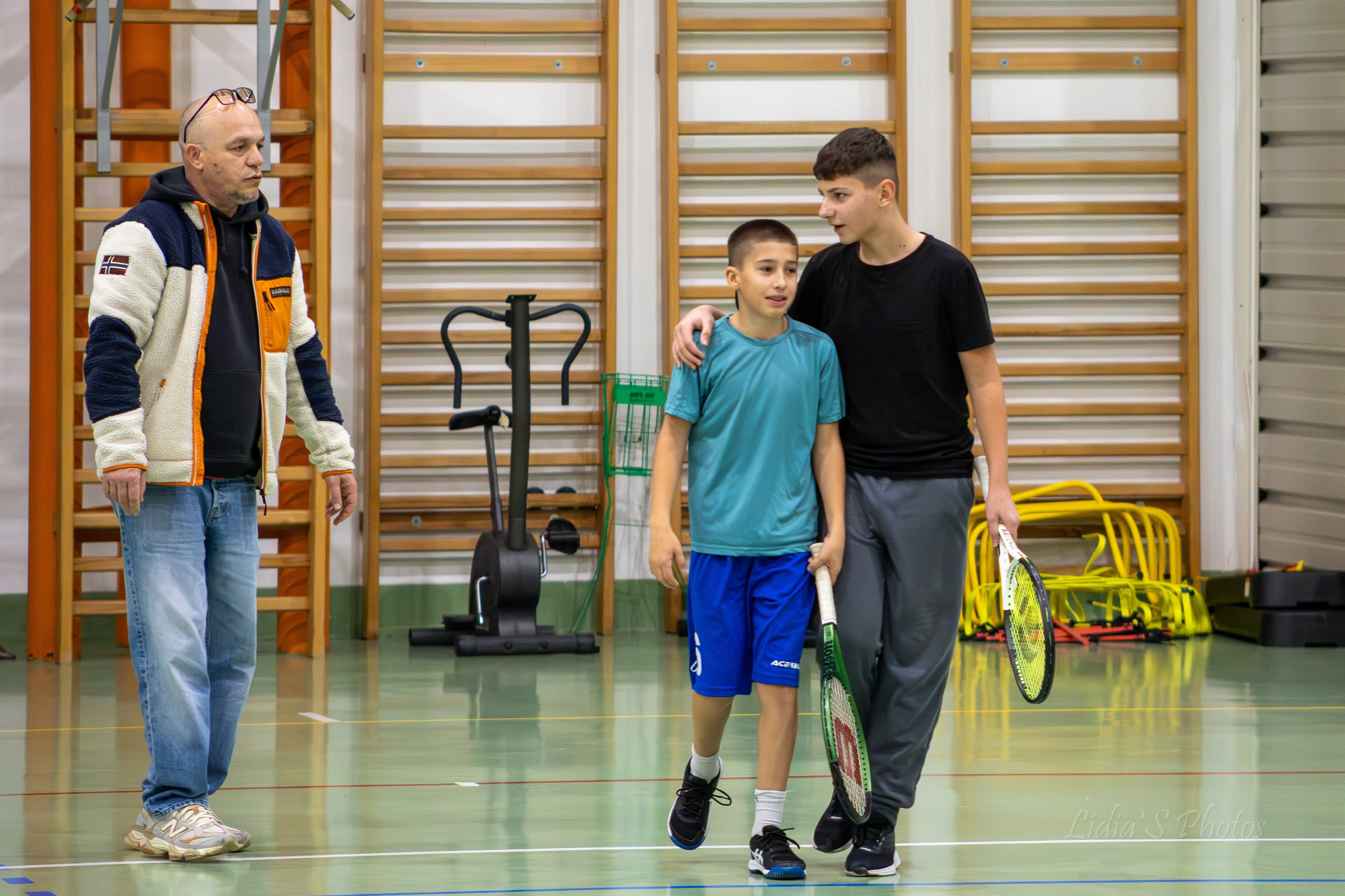 Turneu tenis de camp în sală. Fotograf. Lucrez cu oameni, produse și spații. Portret și fotografie creativă. Bacău, România. Lidia Savinoiu