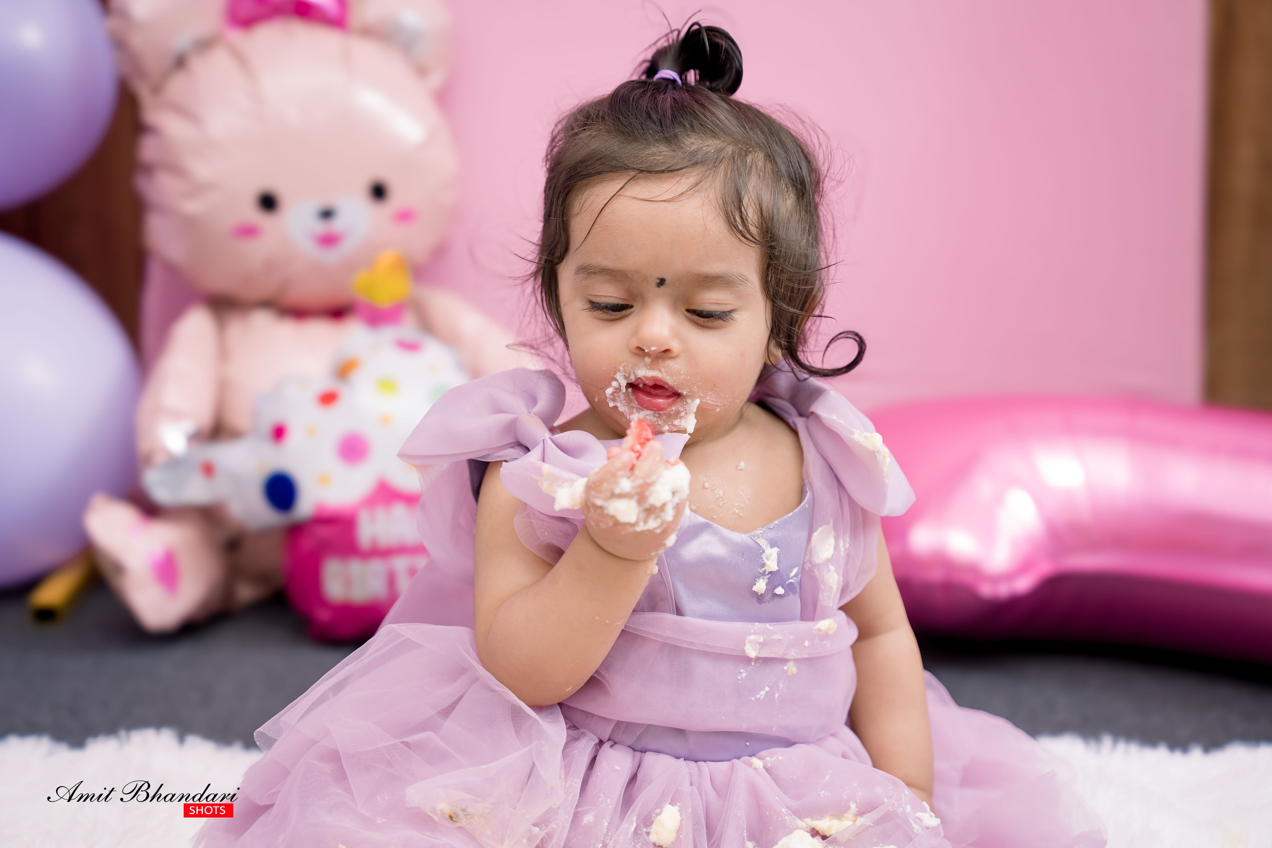 Yuhana’s Cake Smash Session. Freelance Photographer in Newcastle & Central Coast