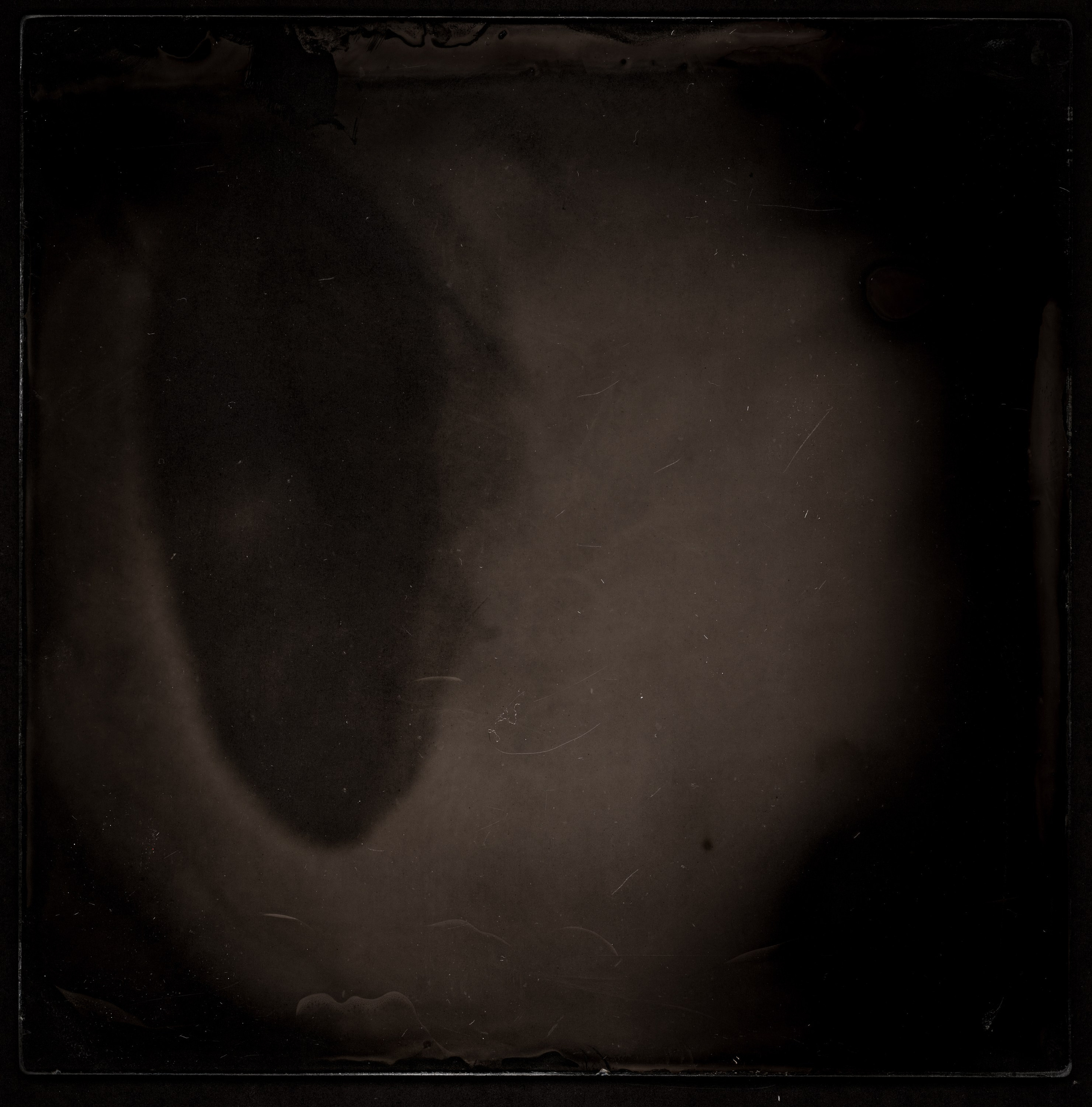 APPARITIONE. Adriano Escanhuela — Experimental