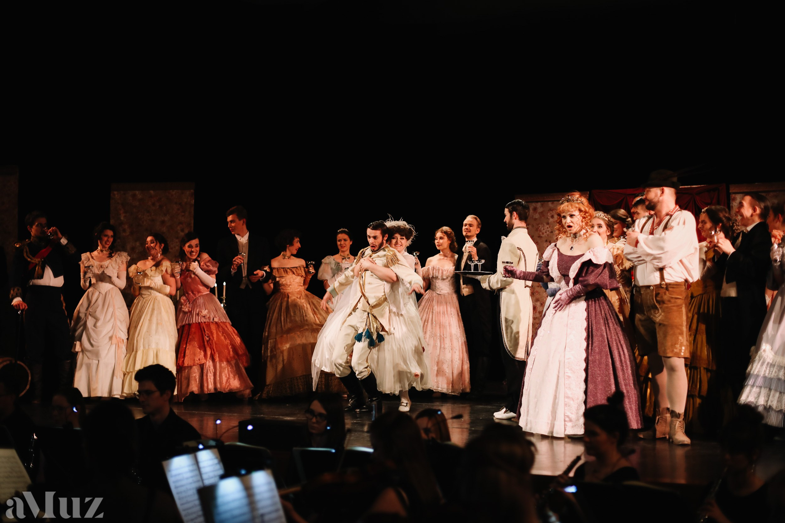 Opera Łąkowa. Fotograf Ślubny Warszawa - Sesje Biznesowe Rodzinne Eventy