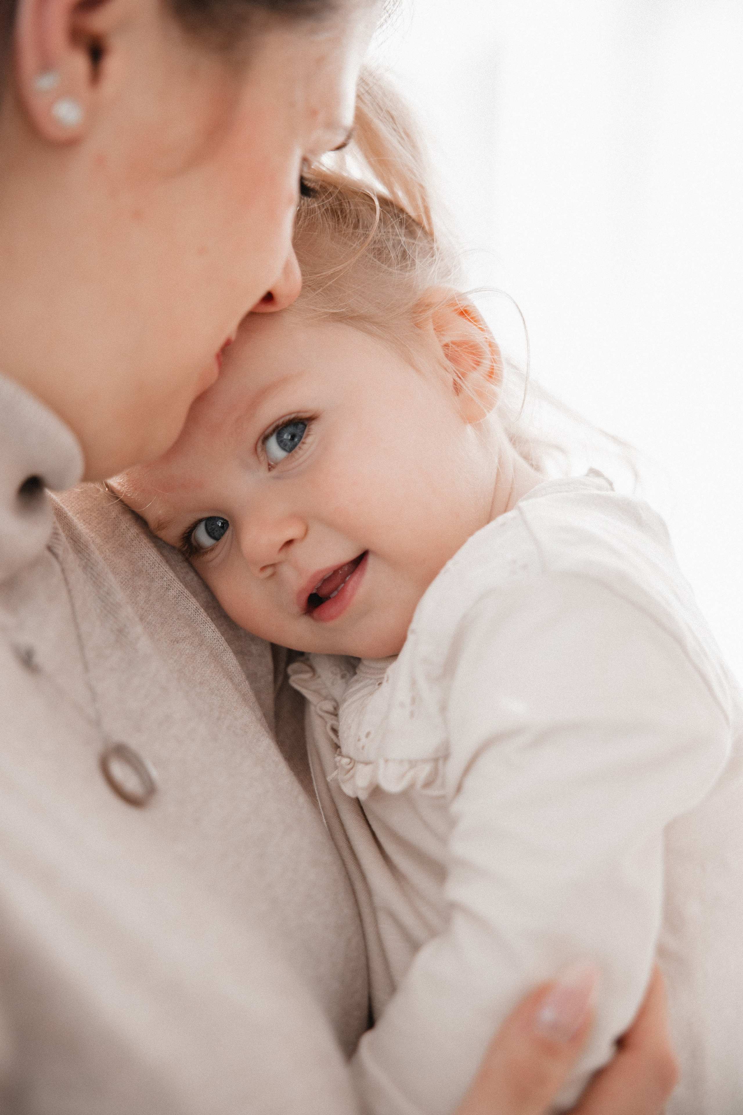 Neugeborenenfotos Zuhause. Hochzeitsfotografie |Hochzeitsfotograf Bochum | Hochzeitsfotograf Dortmund | Hochzeitsfotograf Essen | Hochzeitsfotograf Ruhrgebiet