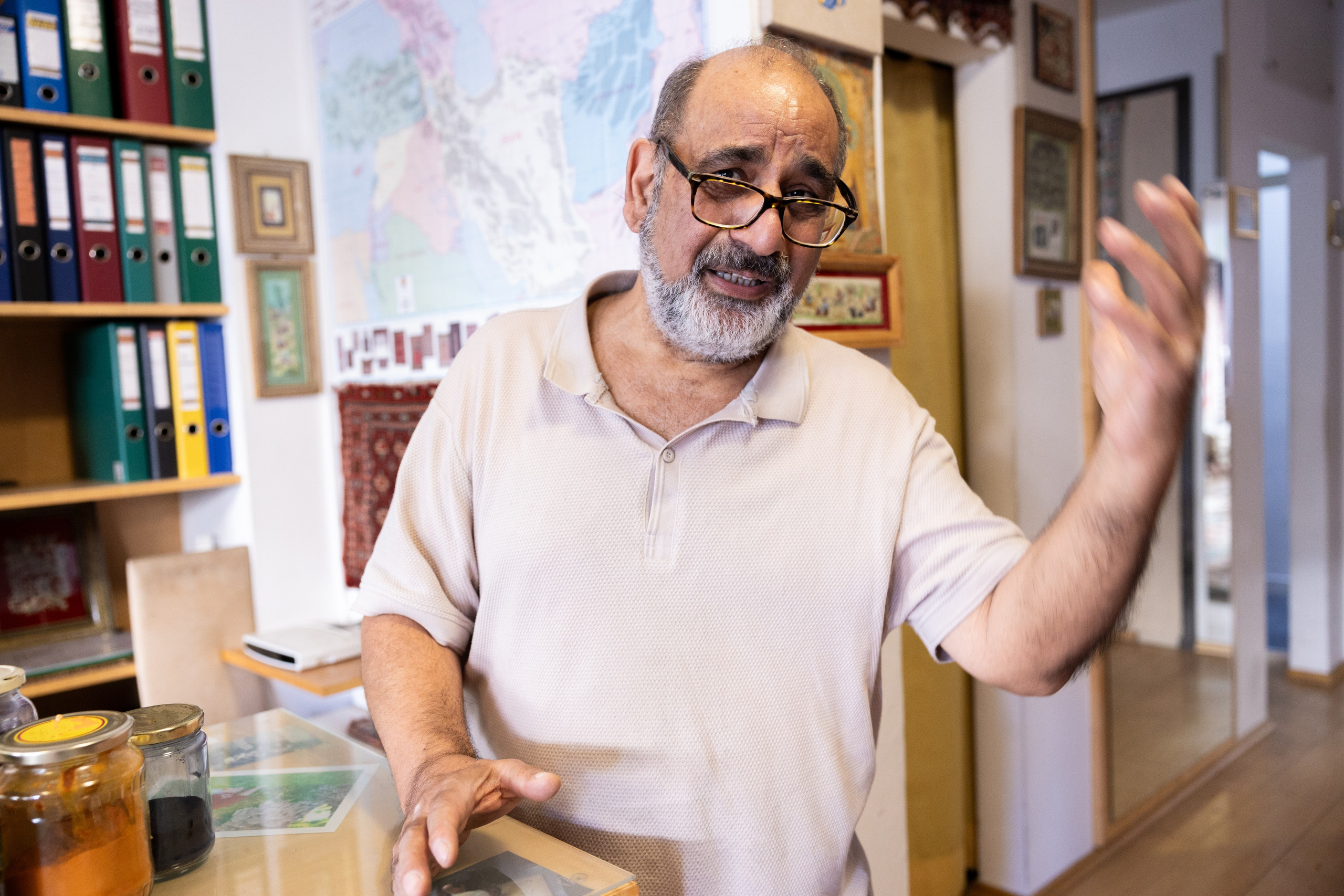 Teppichrestaurator, Salzburg, 2024. Guzel Kolobova| Fotografin| Salzburg