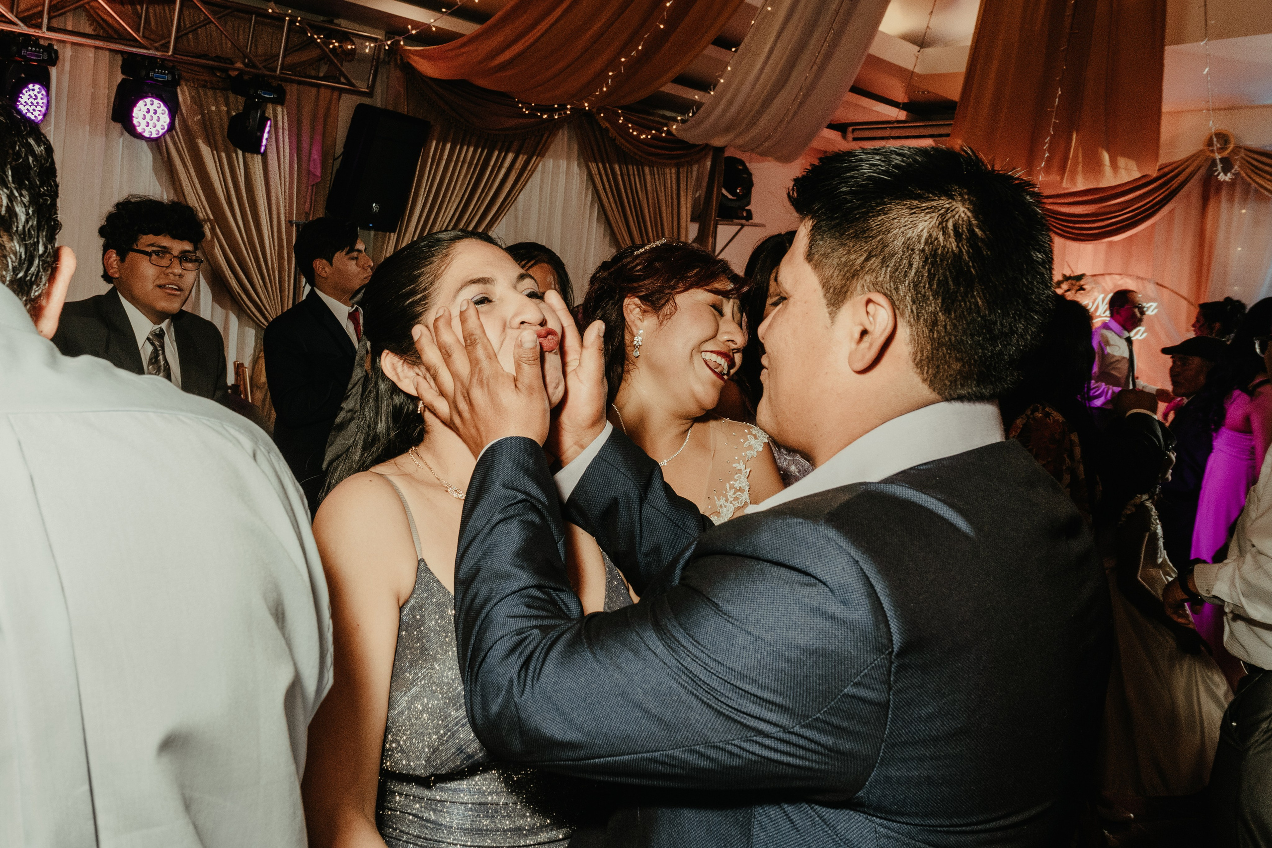 VANESSA + FRANKLIN BODA RELIGIOSA. Studio KVTA | Fotografía y Video de Bodas en Arequipa