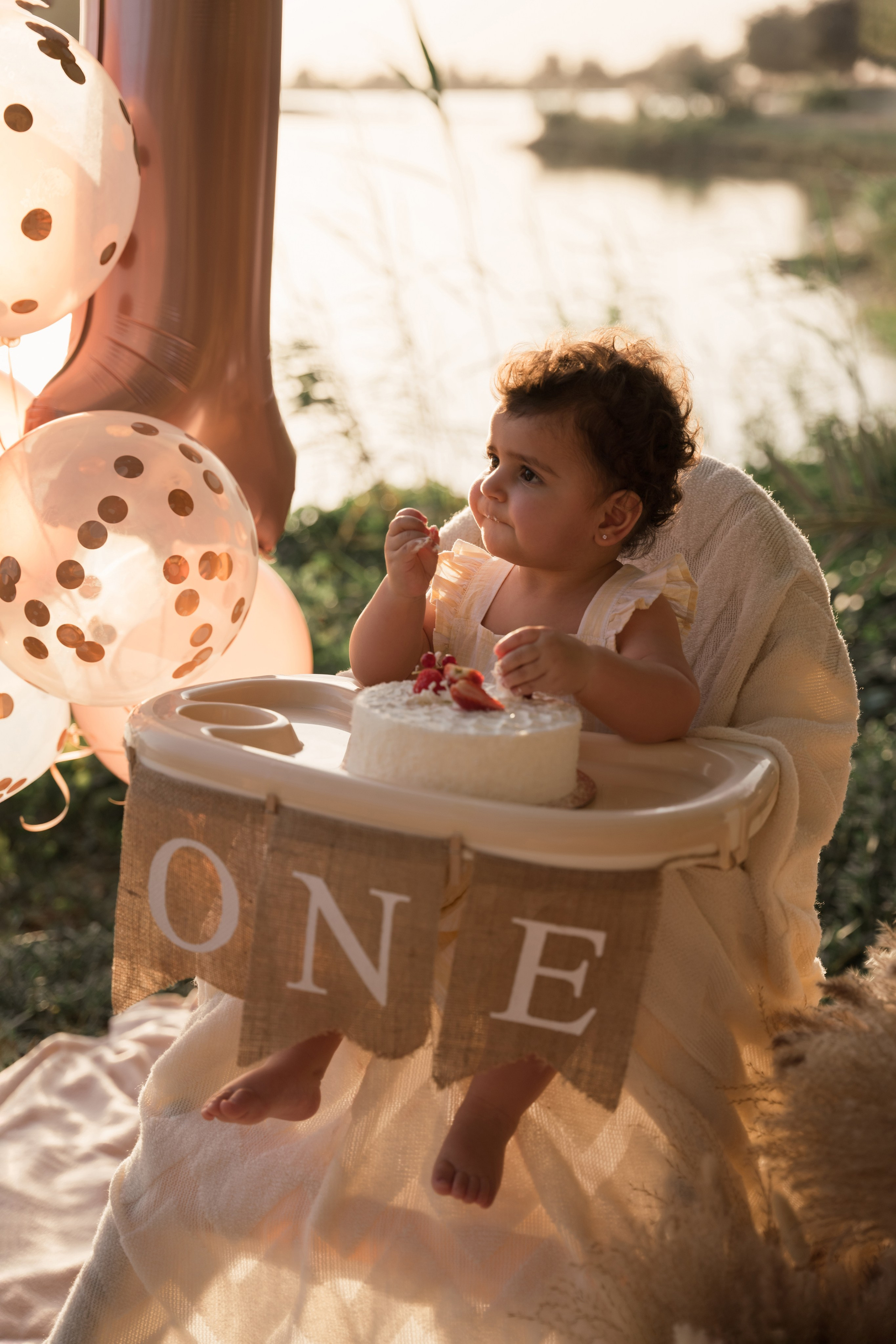 Family fun and cake crush. Angela Iakovleva — Family Photographer in Dubai