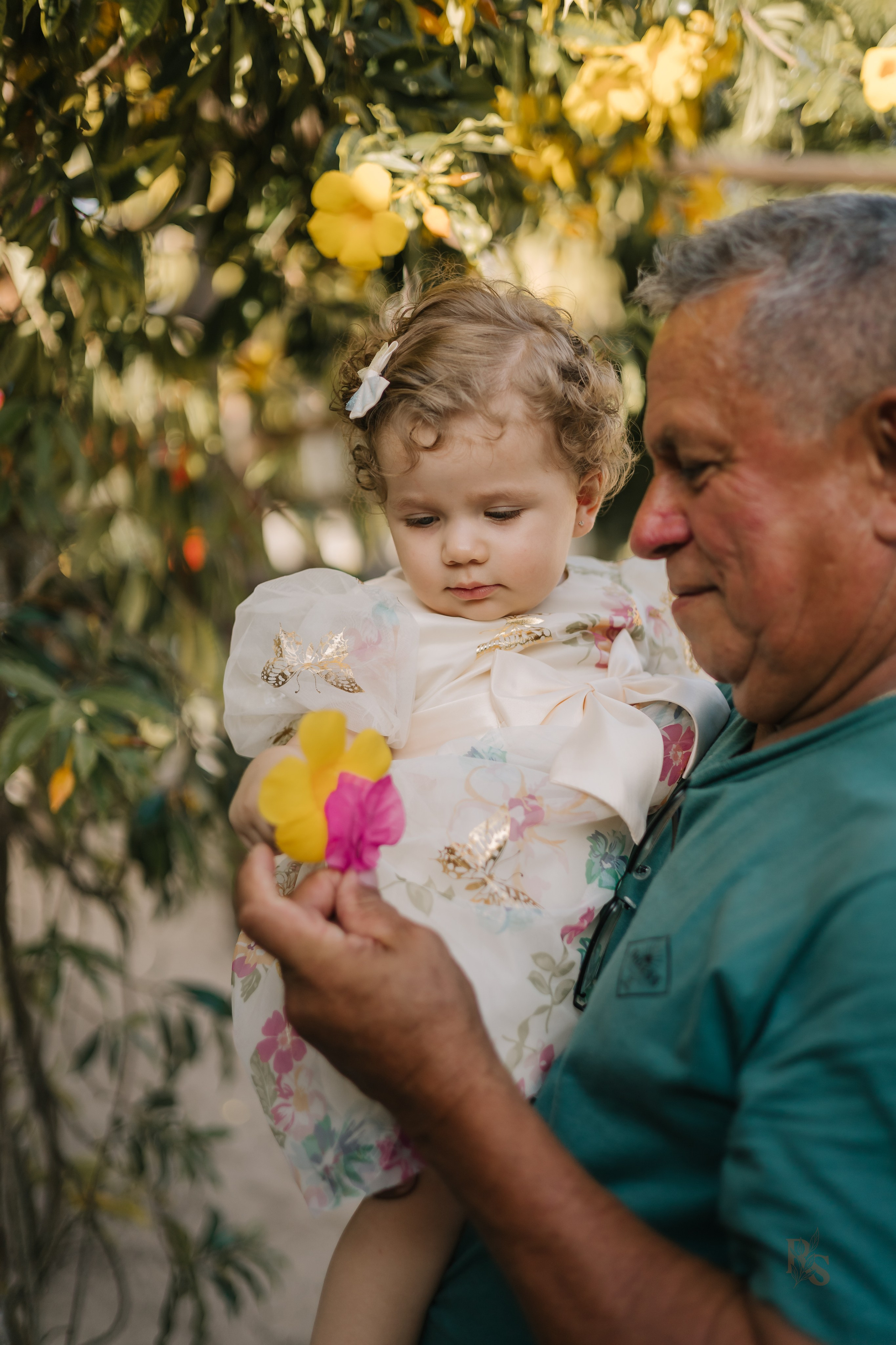 Aurora — 1 ano. Fotógrafo Richard Silvestre — Casamentos na Bahia