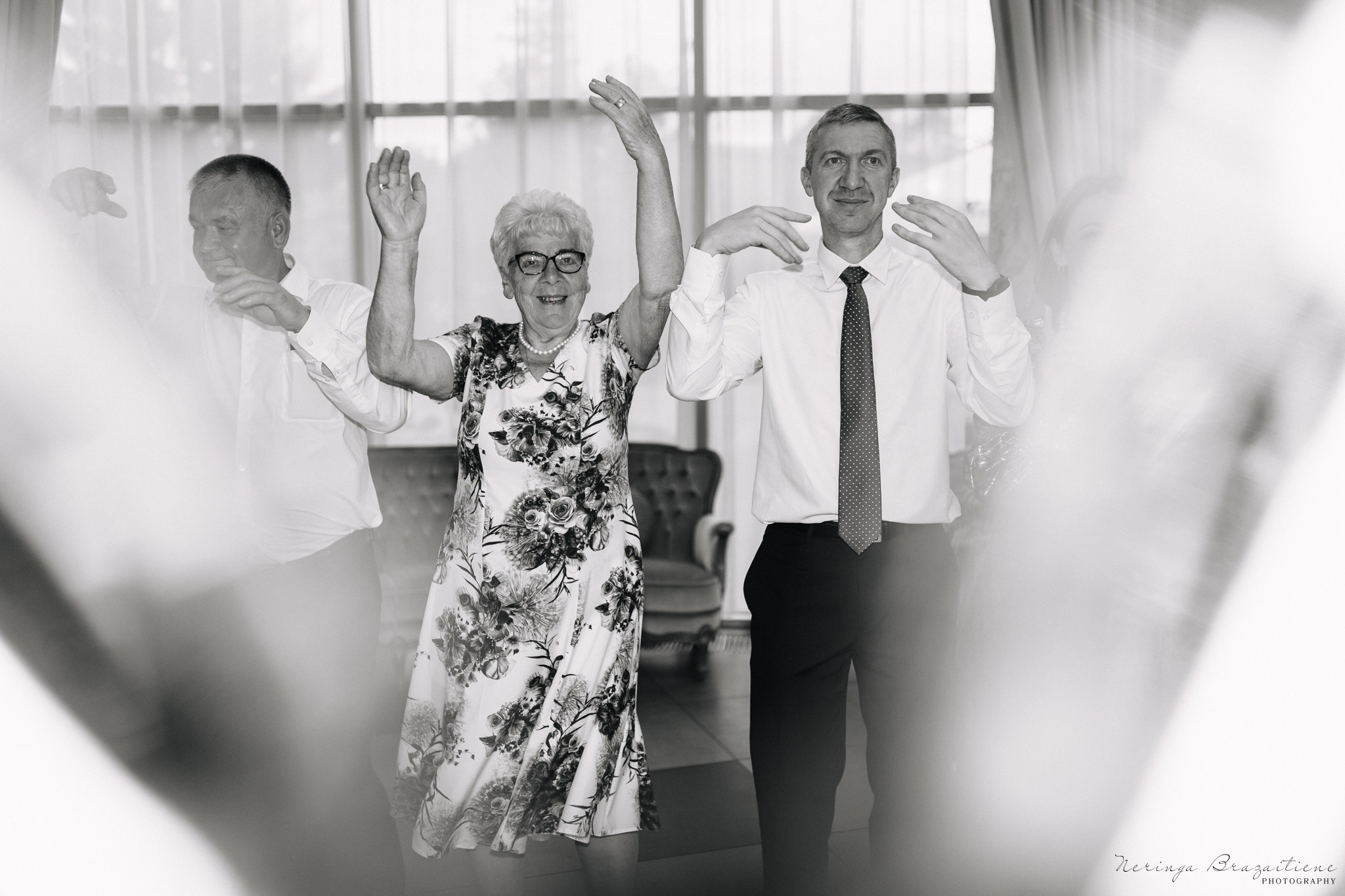 Vestuvinė fotosesija Kaune, Vienybės aikštėje, prie Lietuvos banko