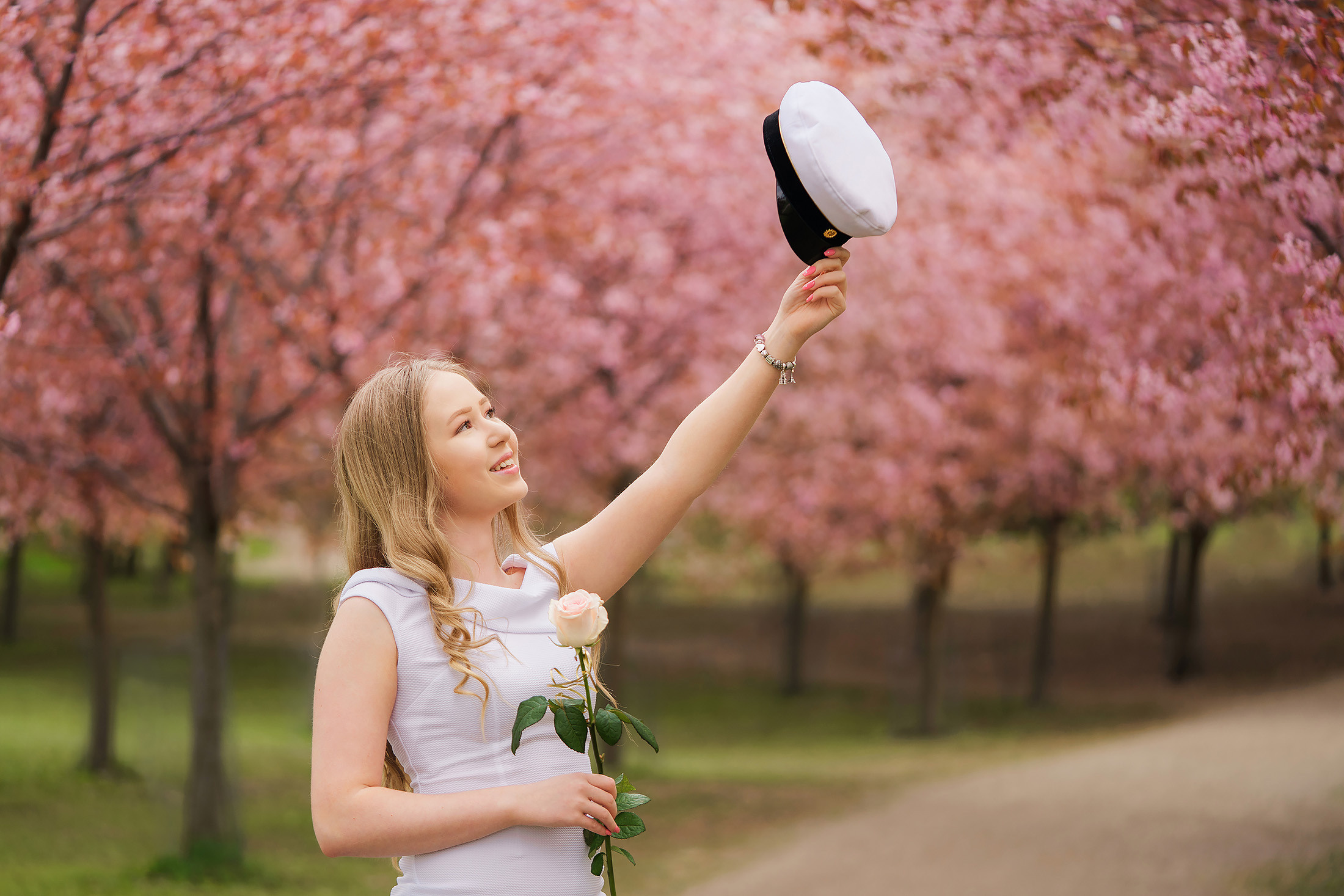 Yo-kuvaus kirsikkapuistossa