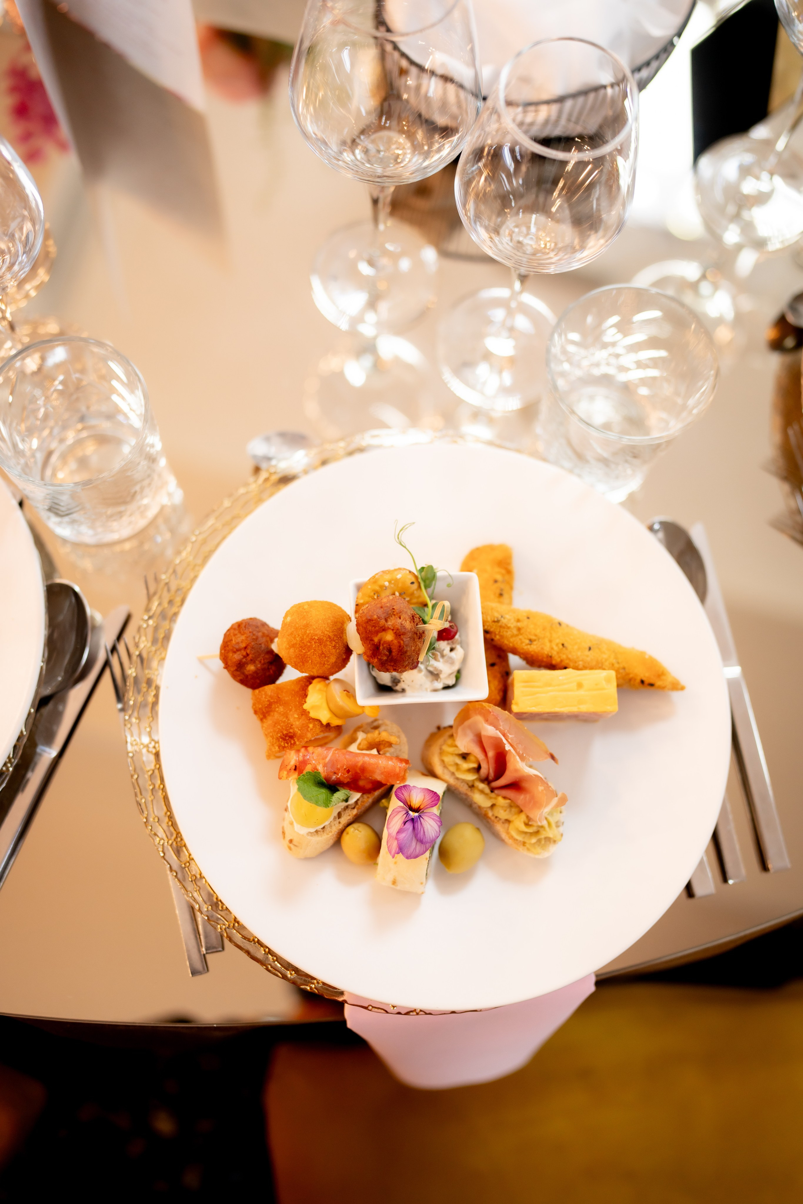 Ilinca. Mark Fazakas — Wedding Photographer