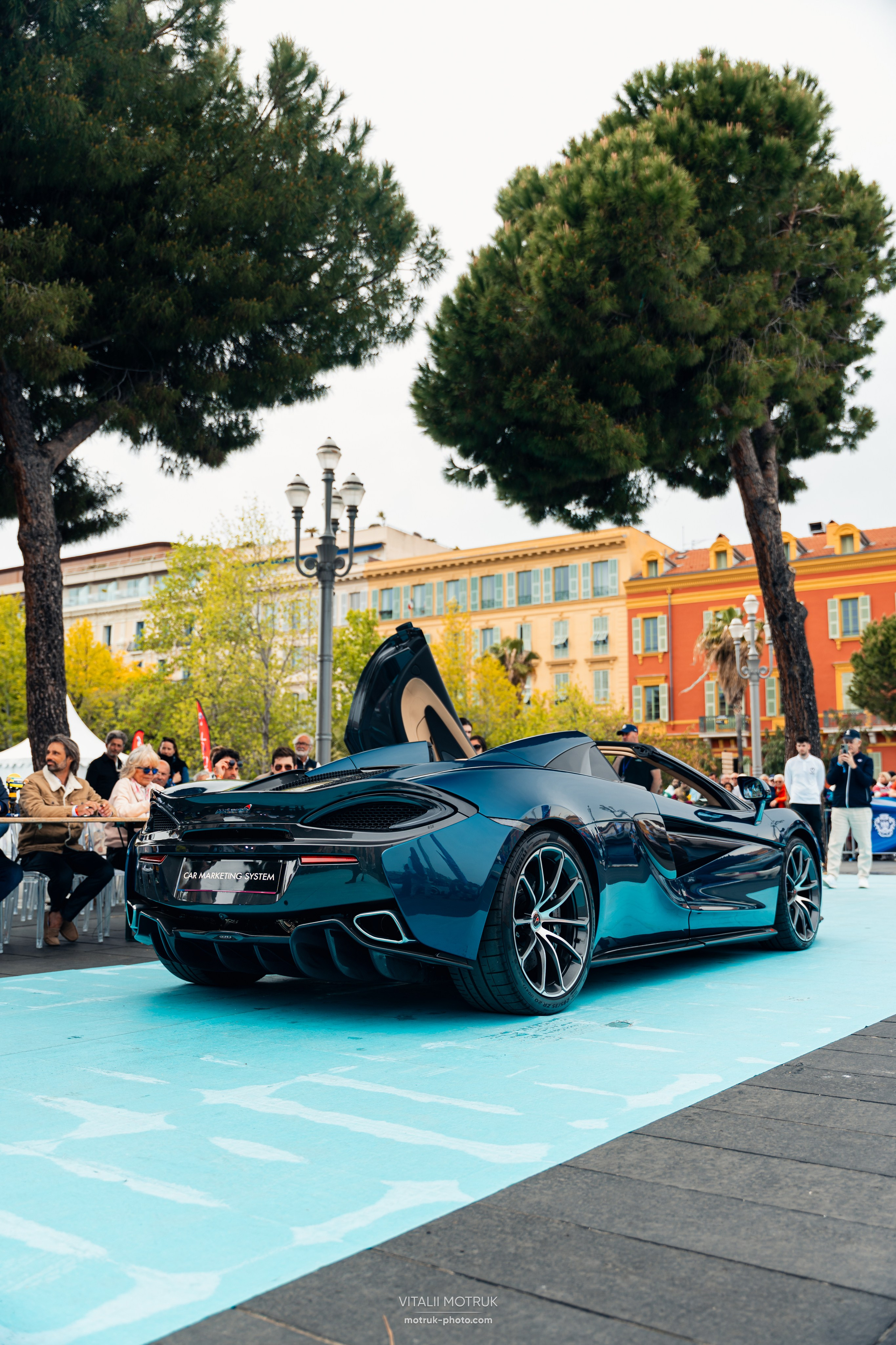 Legends de Nice. Photographe de voitures à Paris — Vitalii Motruk