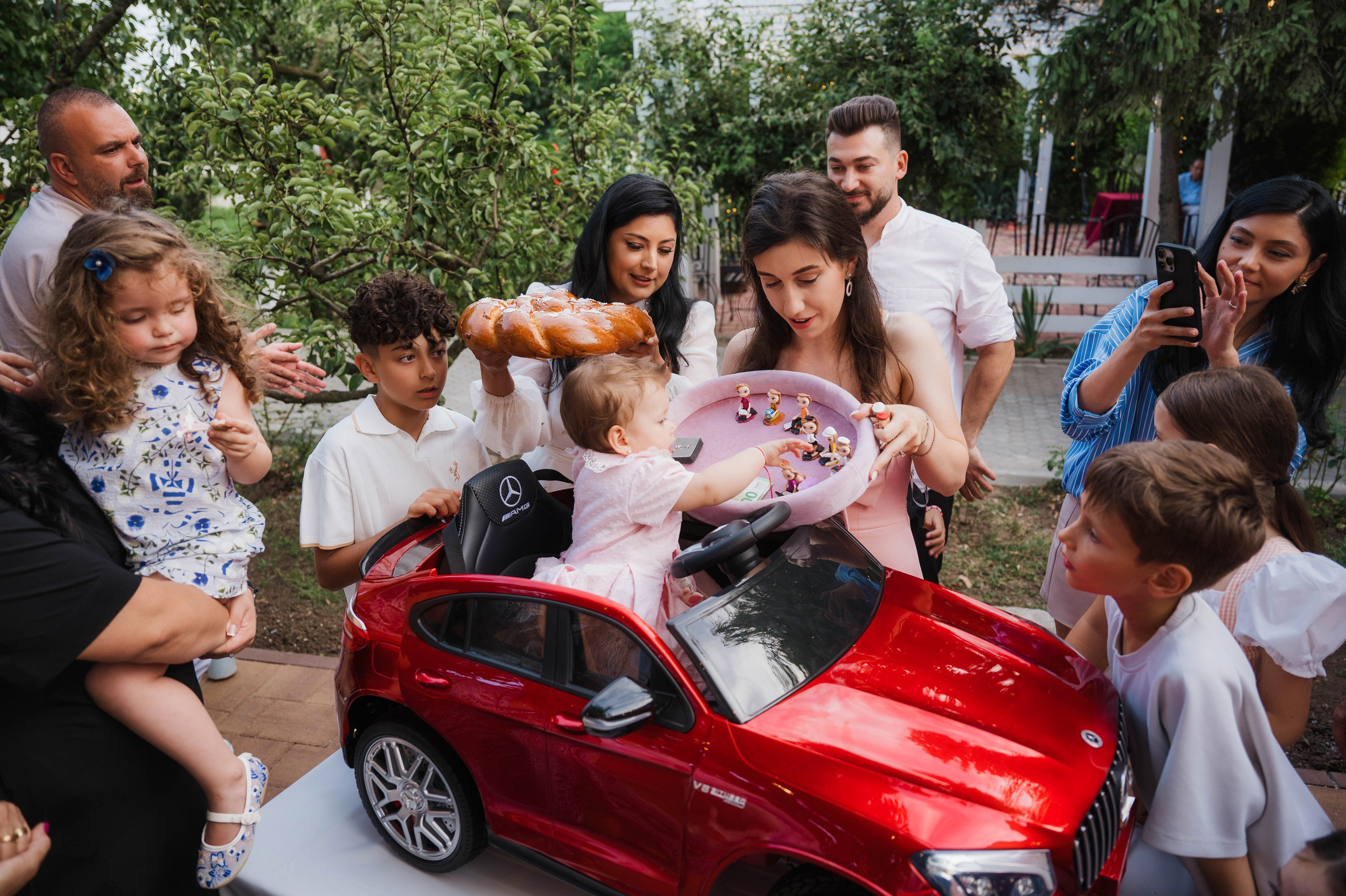 Turta/Mot. Amintirile tale merită mai mult decât o fotografie. Merită o poveste
