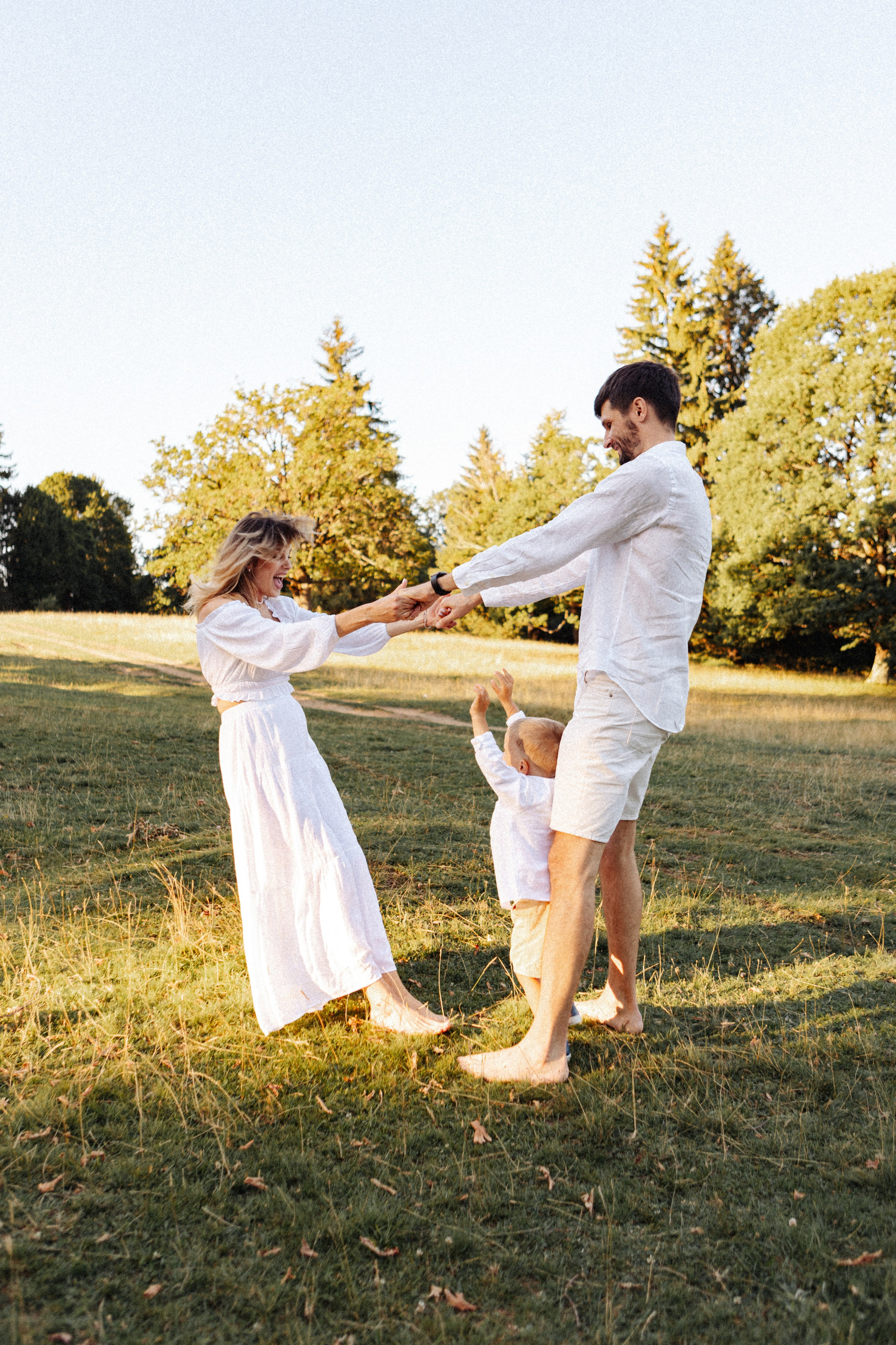 Ana, Vasile și Leo. Cristina Andronache fotograf Brașov fotograf de familie fotograf de nunta Brașov