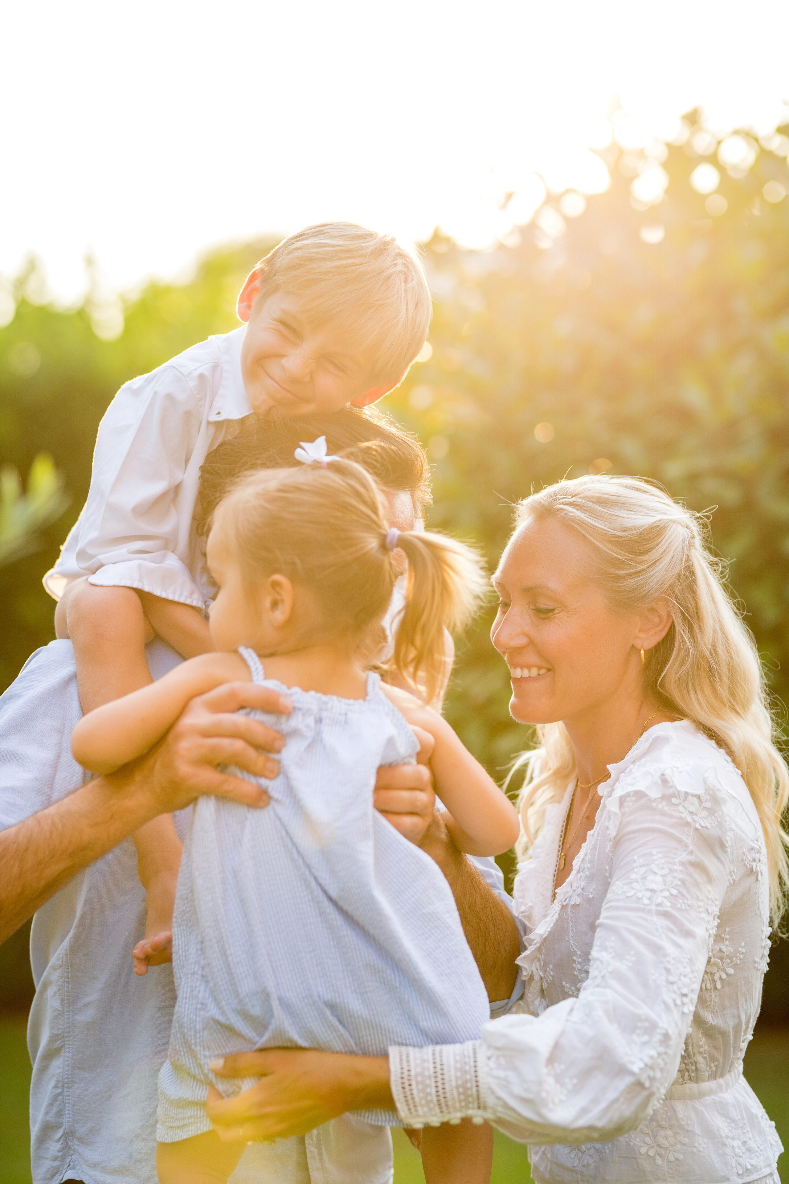 Семейная фотосессия в саду. Катя Халдеева Фотограф Саратов
