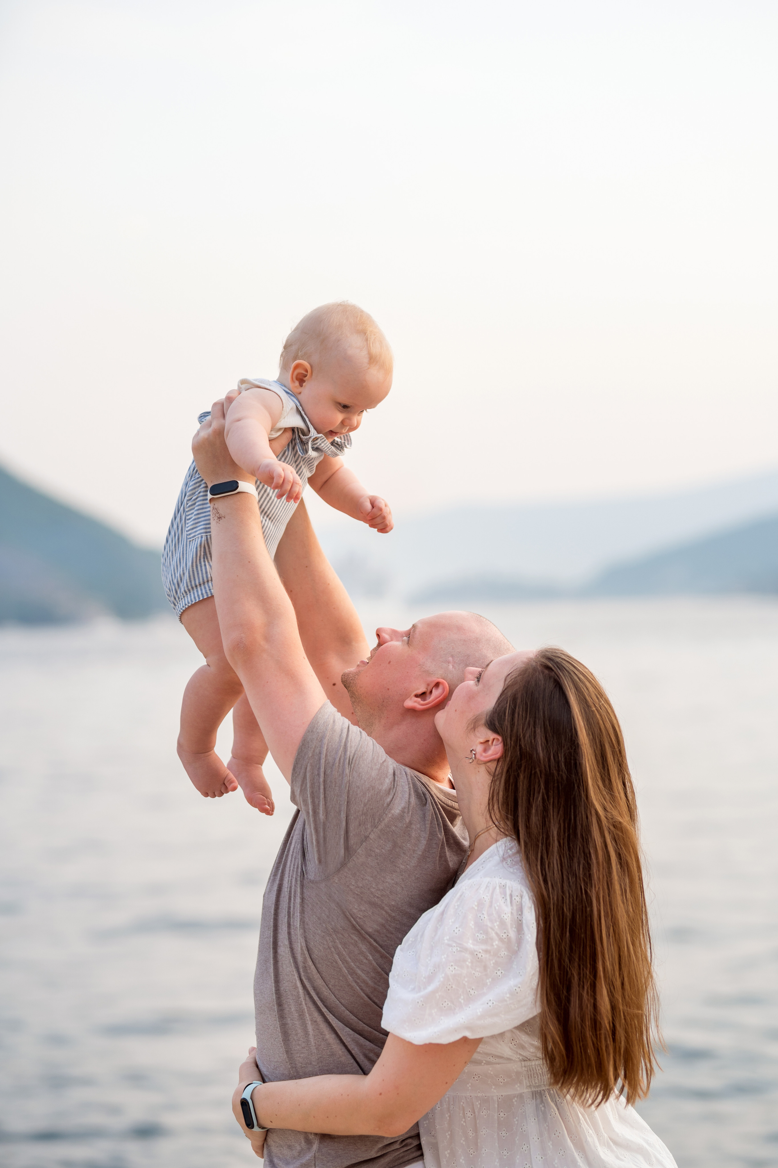 Family photoshoot in Perast Montenegro. Kate Khaldeeva photographer in Saratov