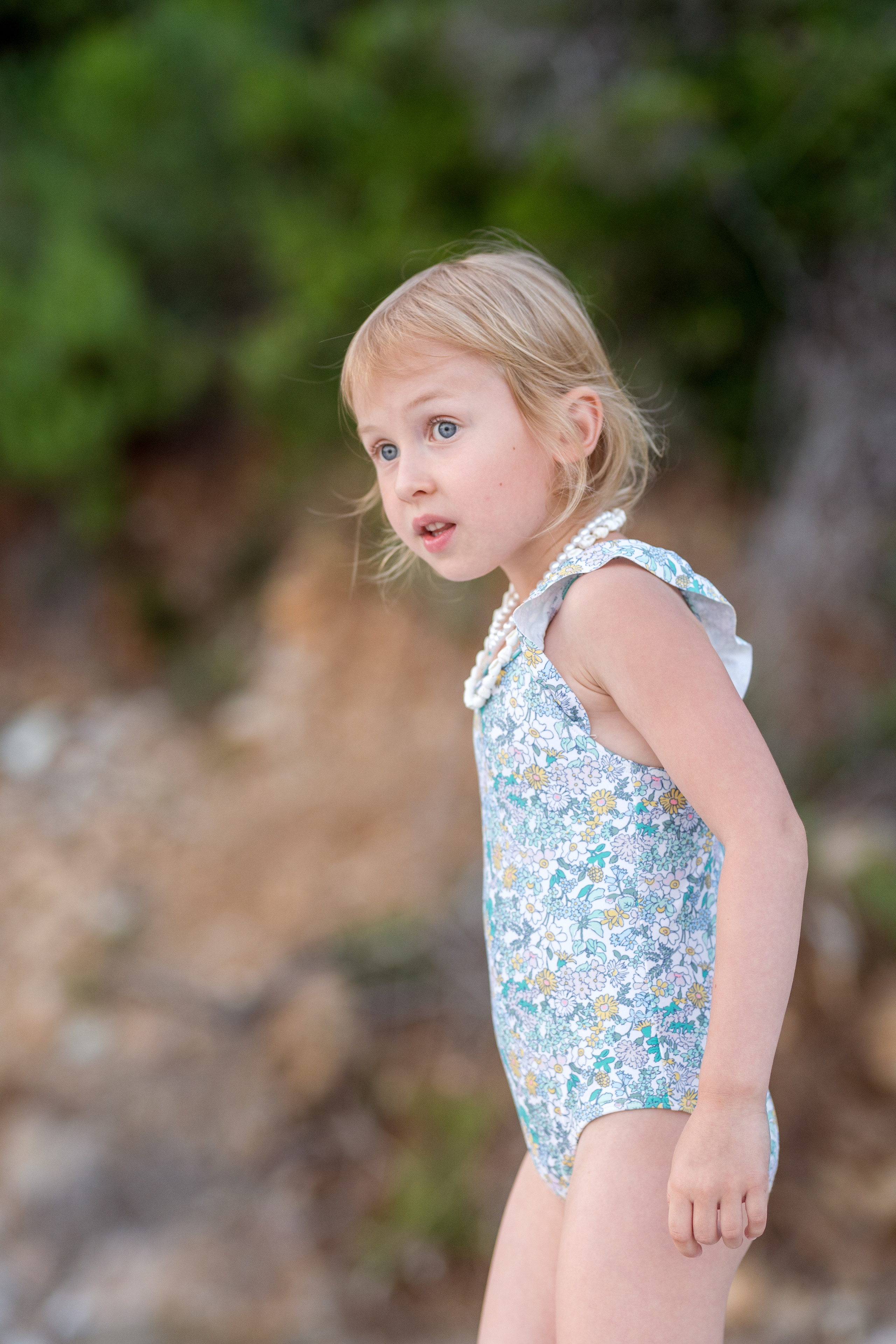 Прогулка мамы и дочки на пляже. Катя Халдеева Фотограф Саратов