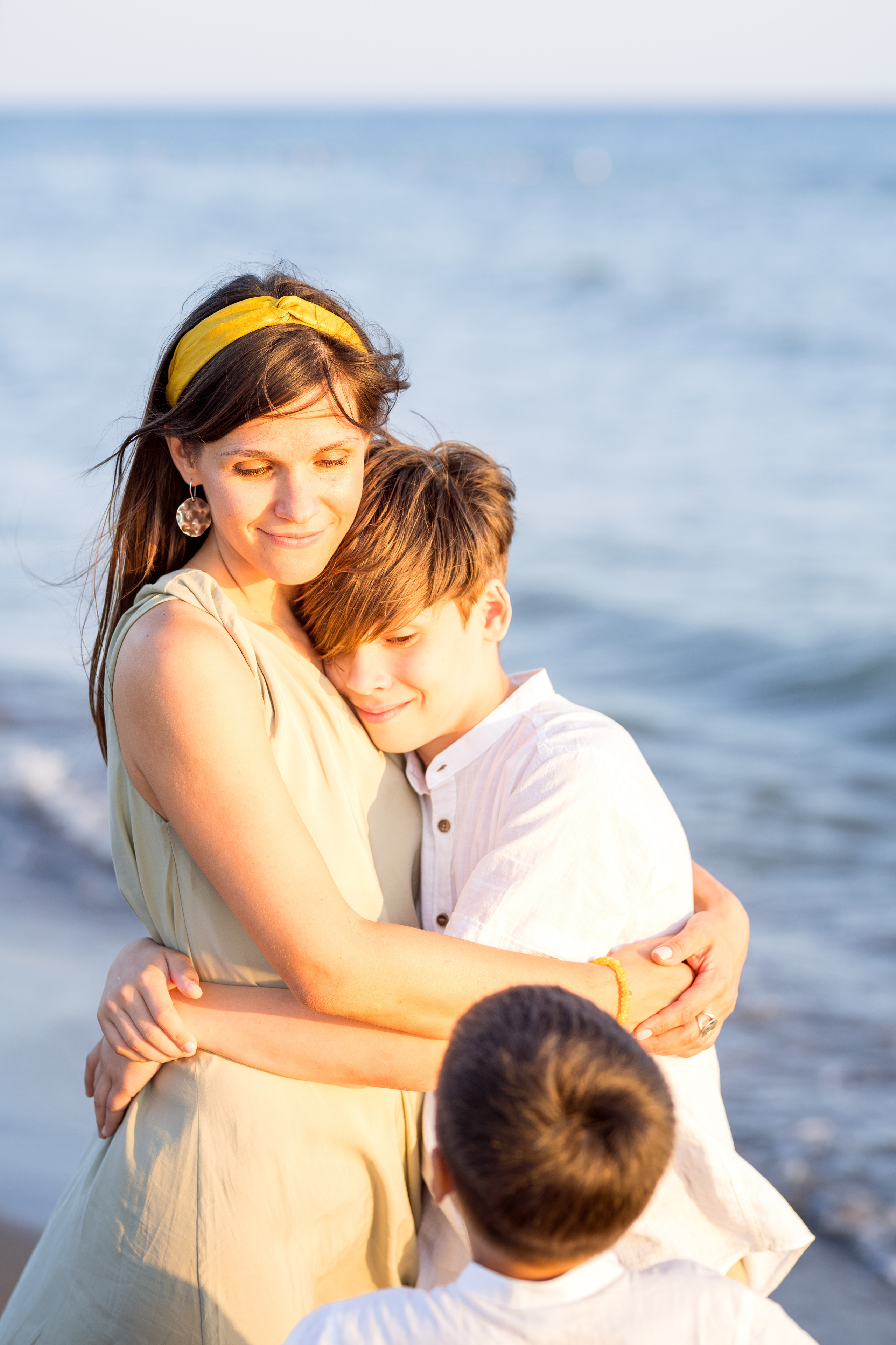 Закатная съёмка семьи на морском побережье. Катя Халдеева Фотограф Саратов