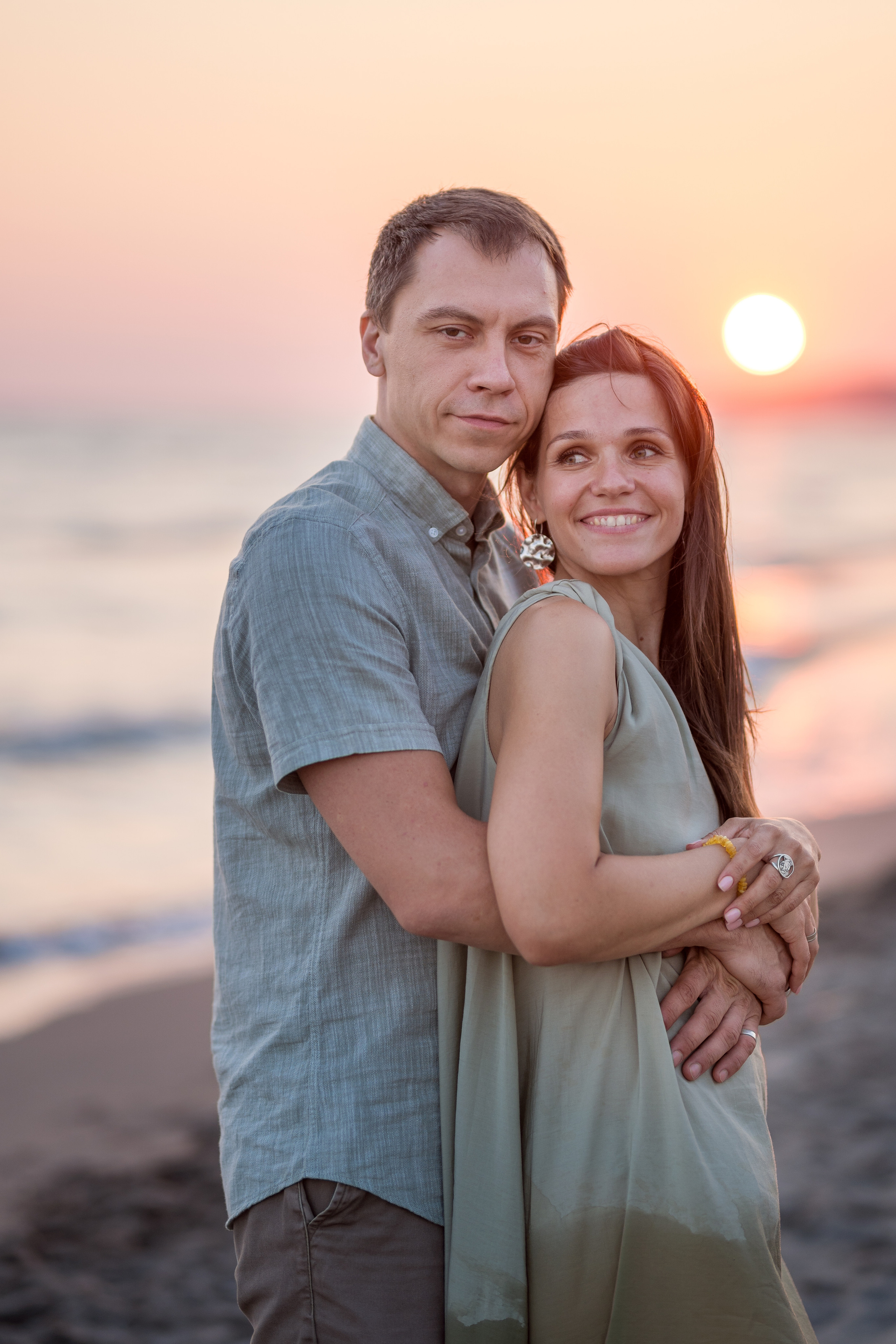 Закатная съёмка семьи на морском побережье. Катя Халдеева Фотограф Саратов