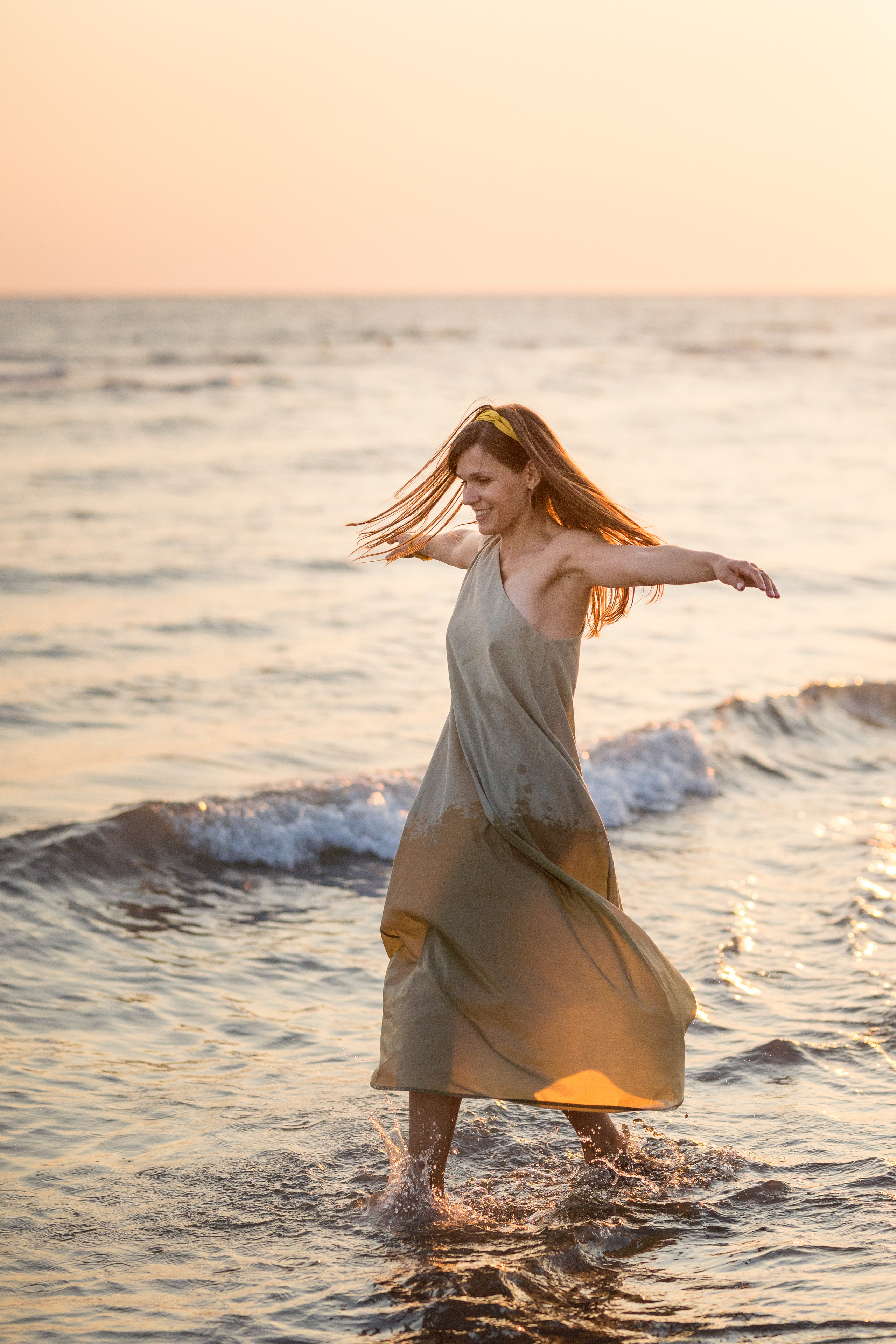 Закатная съёмка семьи на морском побережье. Катя Халдеева Фотограф Саратов