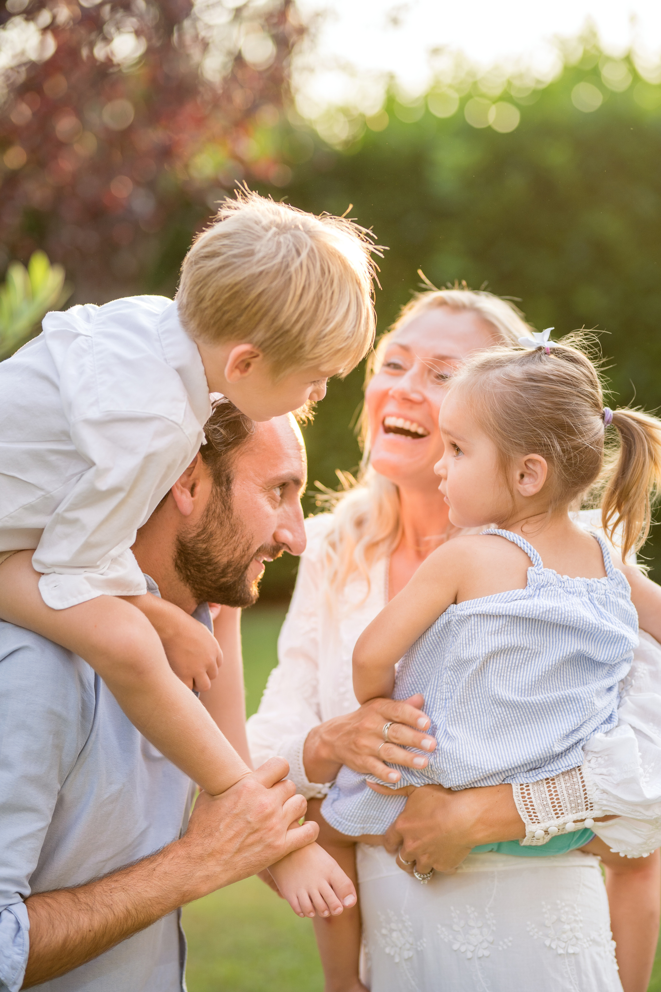 Семейная фотосессия в саду. Катя Халдеева Фотограф Саратов