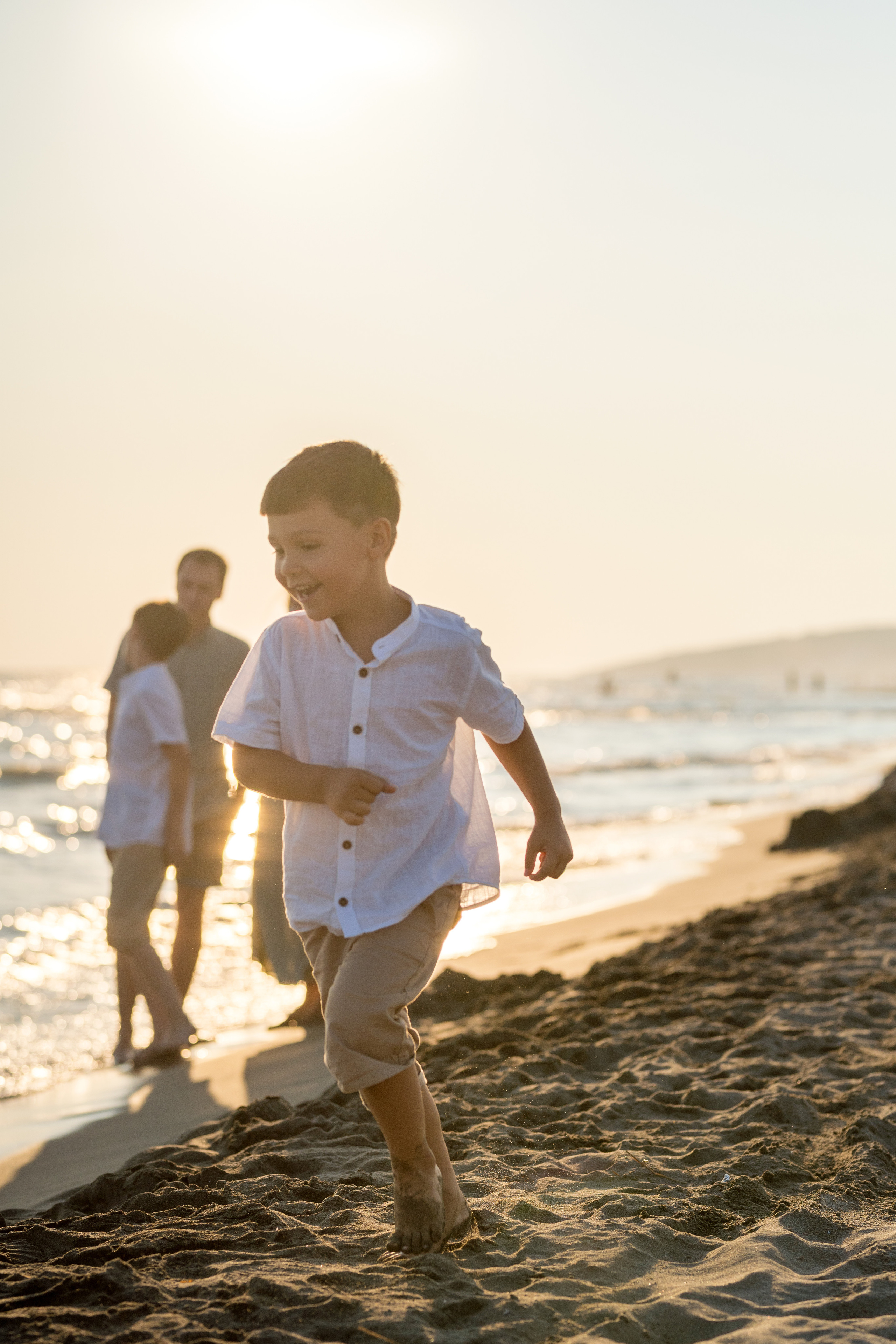 Закатная съёмка семьи на морском побережье. Катя Халдеева Фотограф Саратов