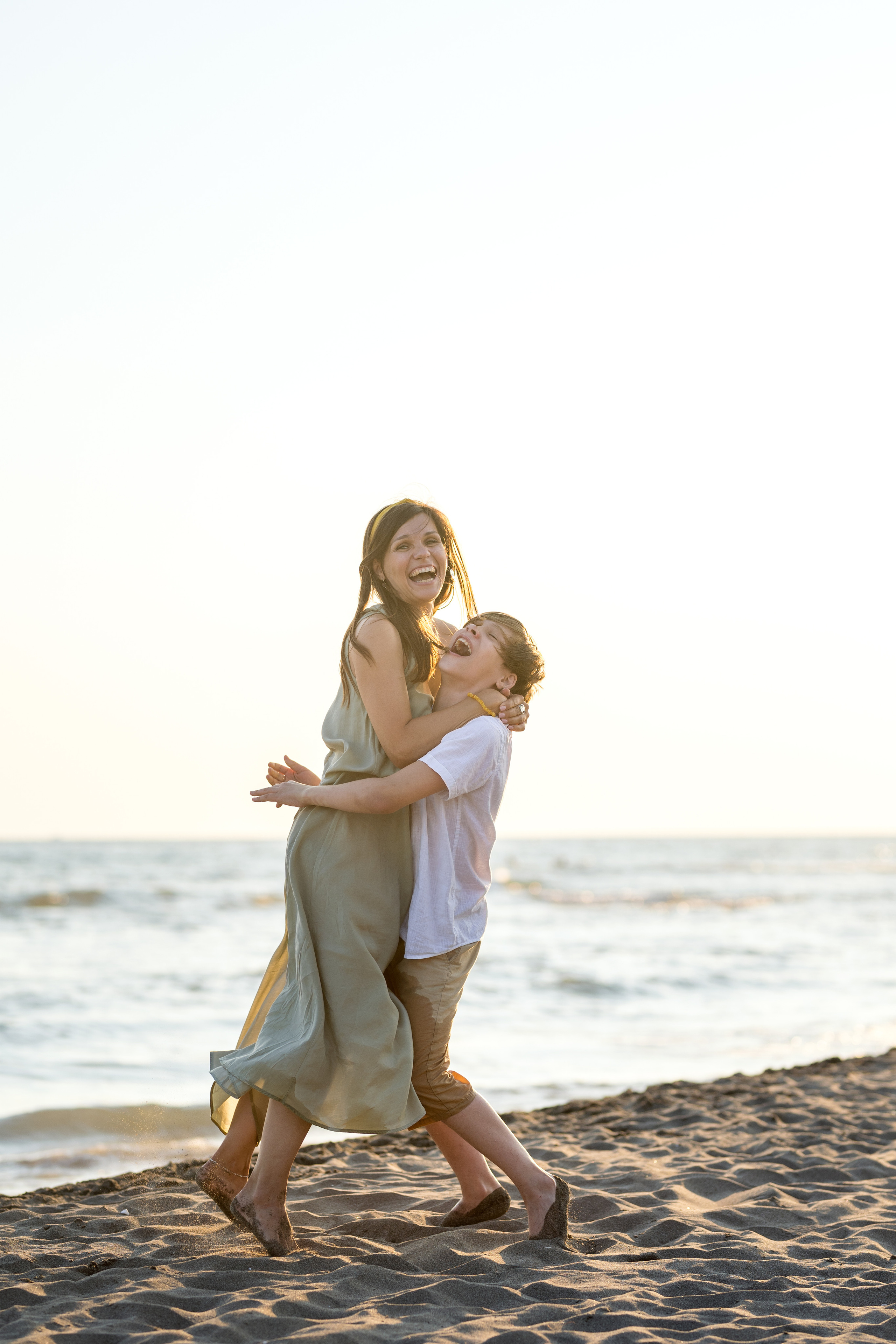 Закатная съёмка семьи на морском побережье. Катя Халдеева Фотограф Саратов