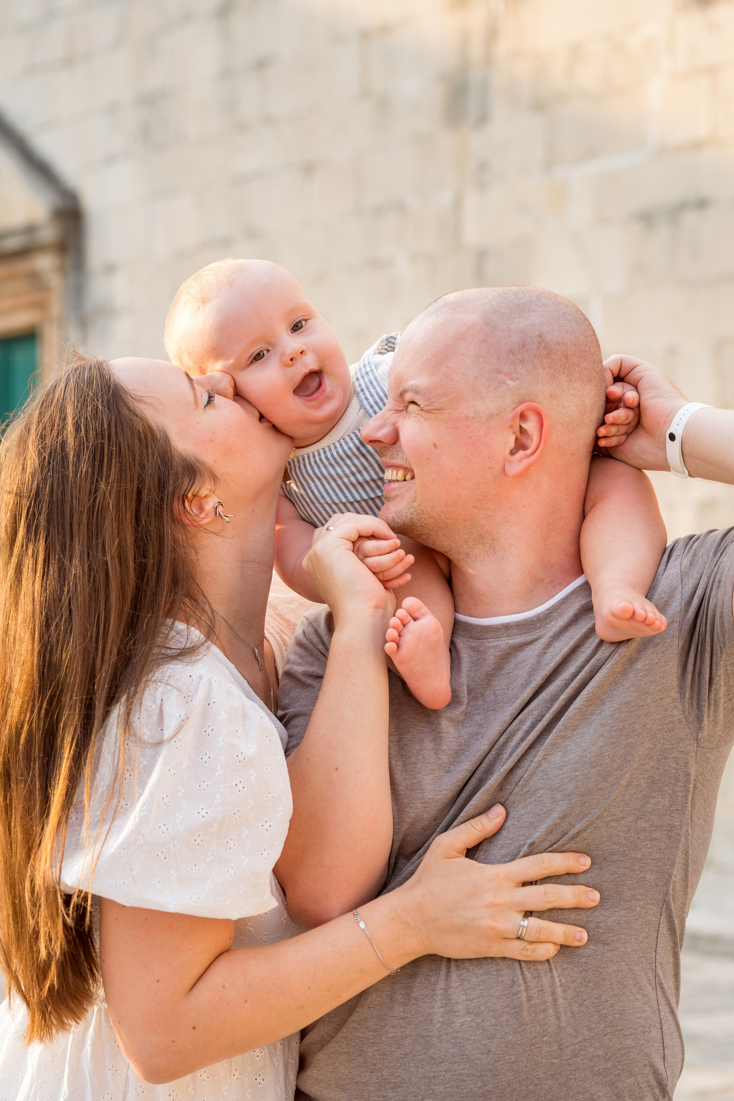 Family photoshoot in Perast Montenegro. Kate Khaldeeva photographer in Saratov