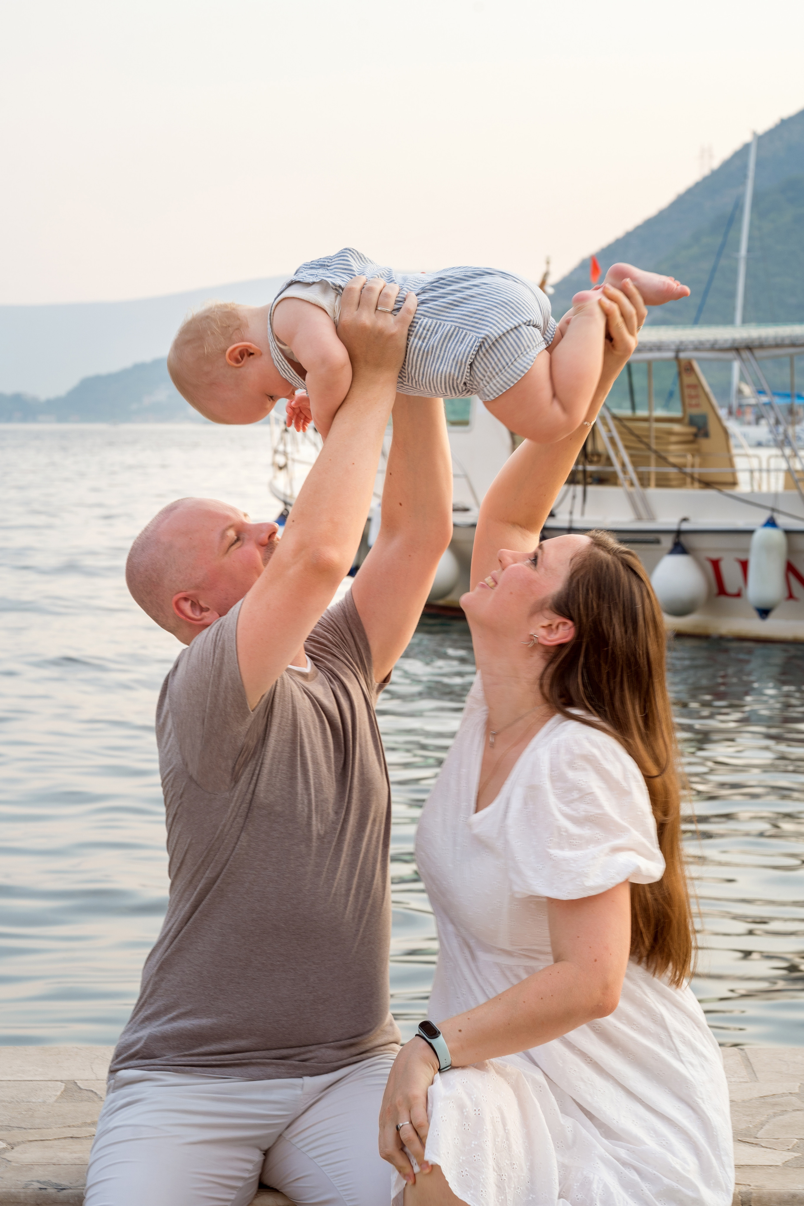 Family photoshoot in Perast Montenegro. Kate Khaldeeva photographer in Saratov