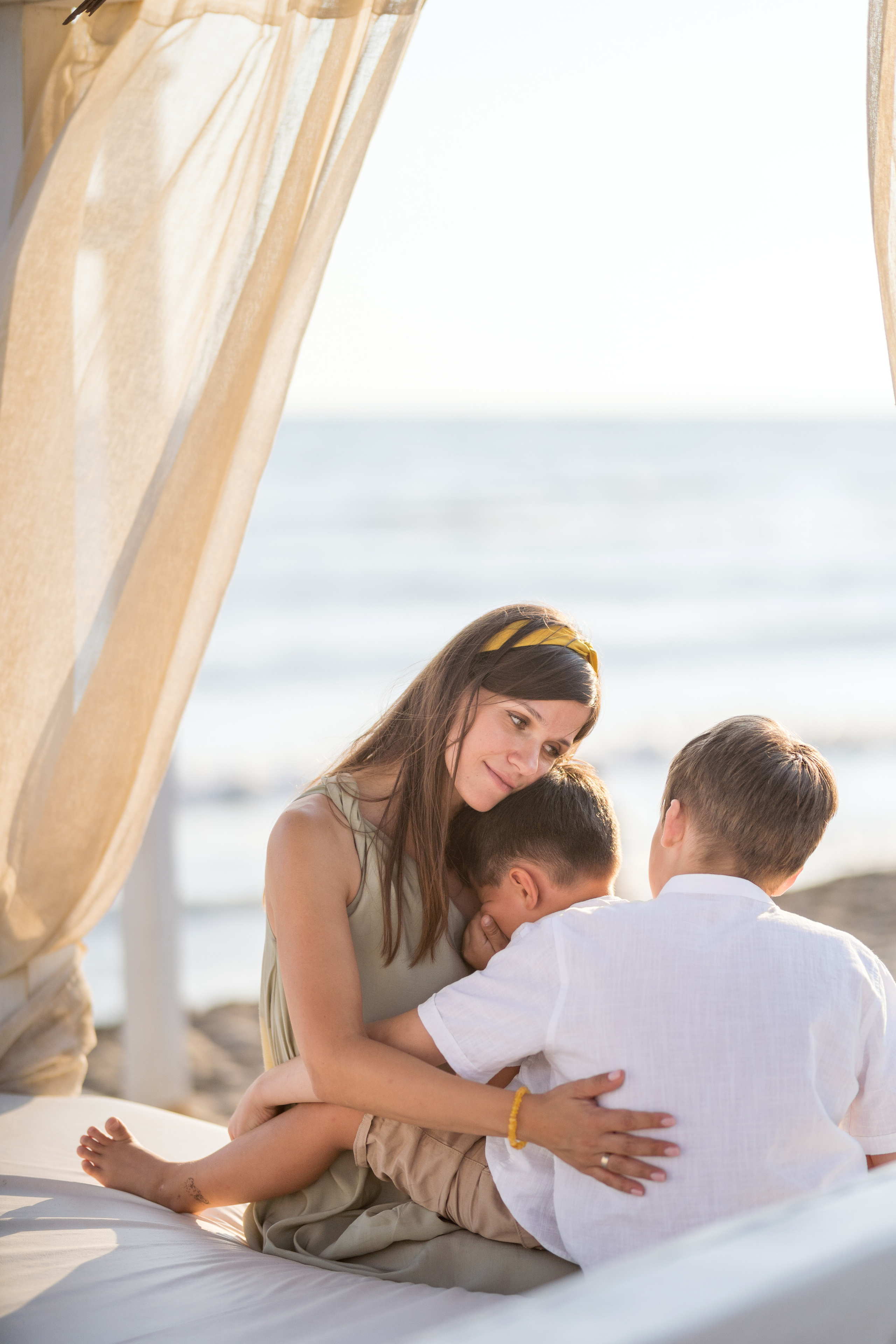 Закатная съёмка семьи на морском побережье. Катя Халдеева Фотограф Саратов