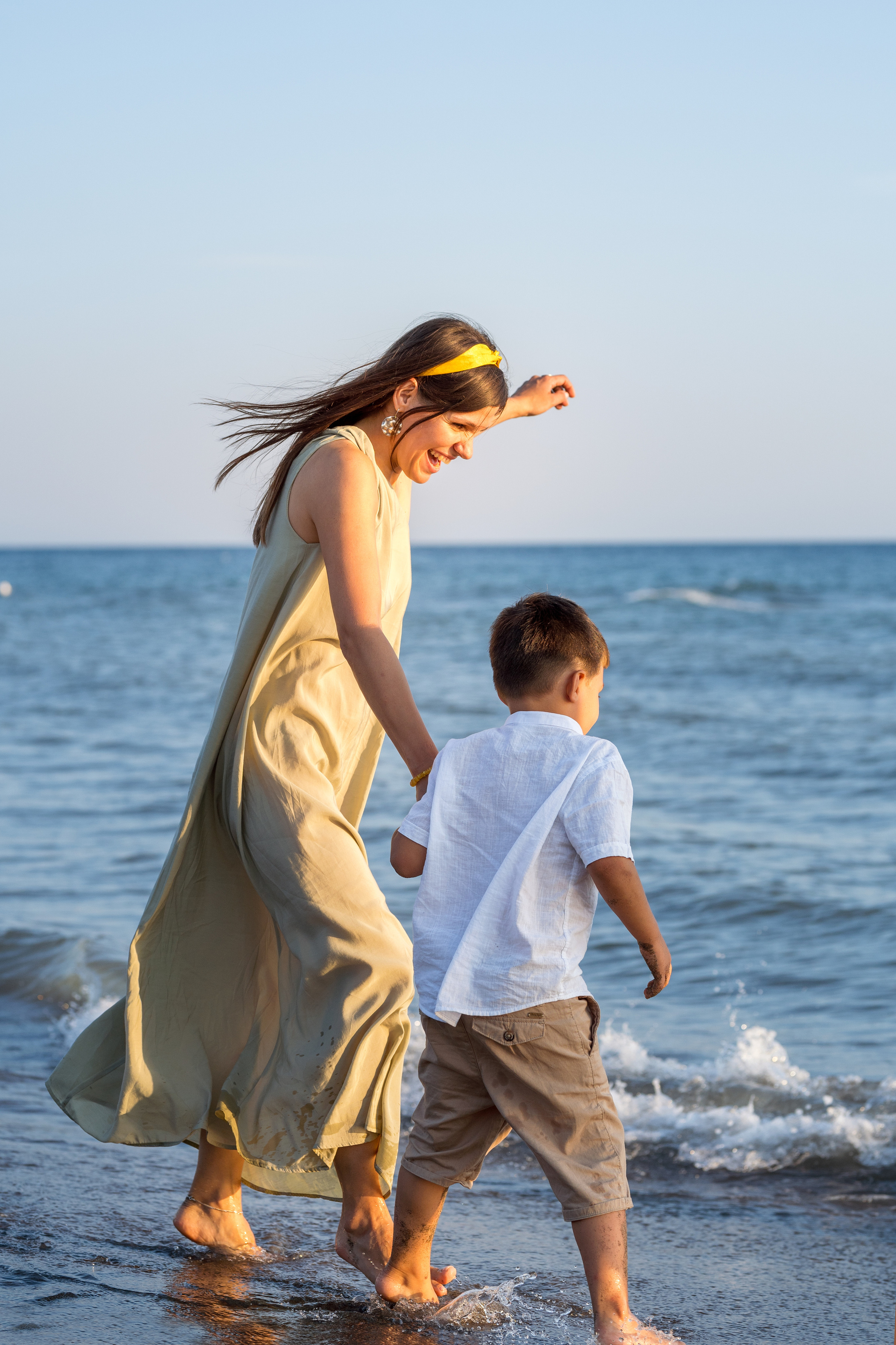 Закатная съёмка семьи на морском побережье. Катя Халдеева Фотограф Саратов