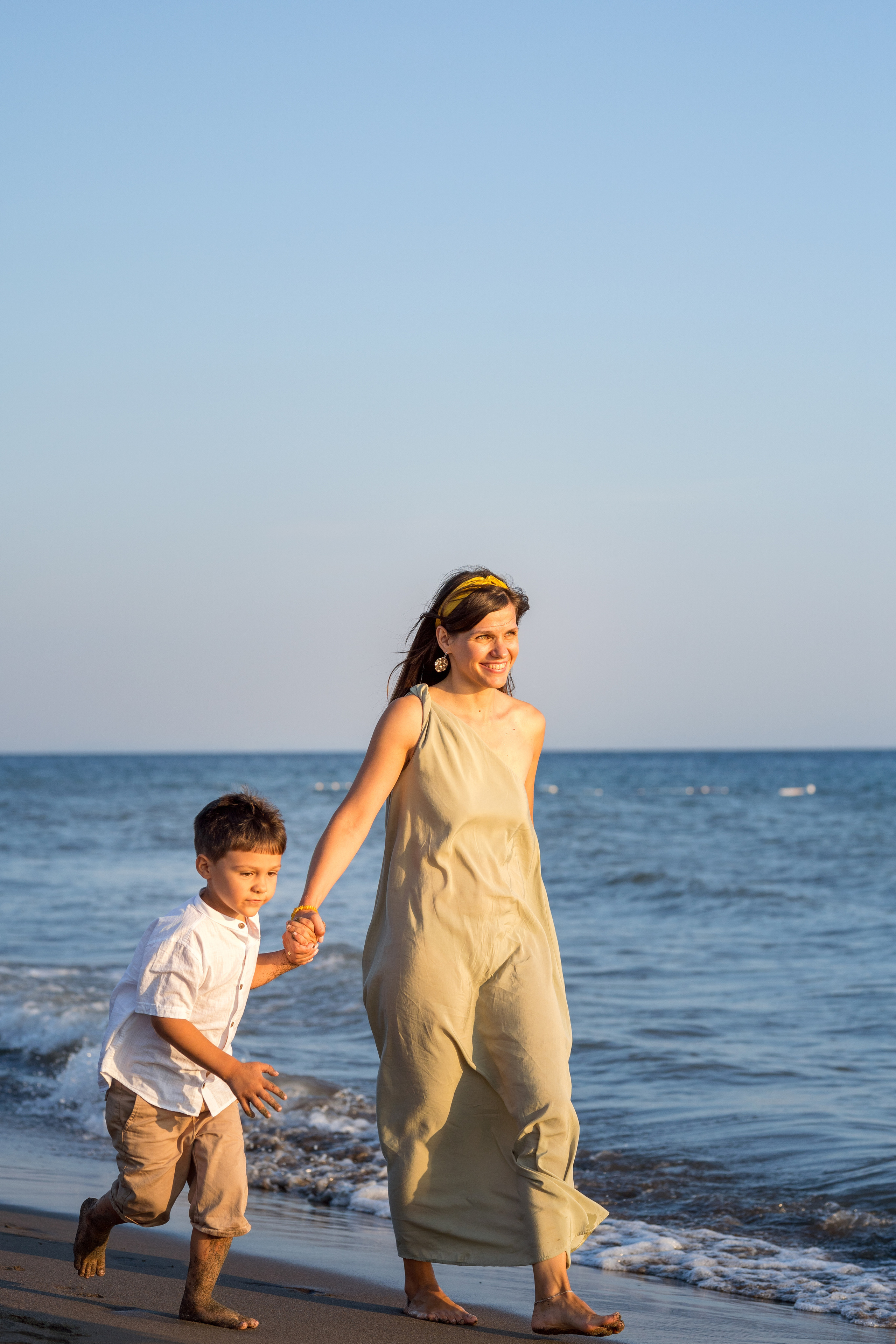 Закатная съёмка семьи на морском побережье. Катя Халдеева Фотограф Саратов