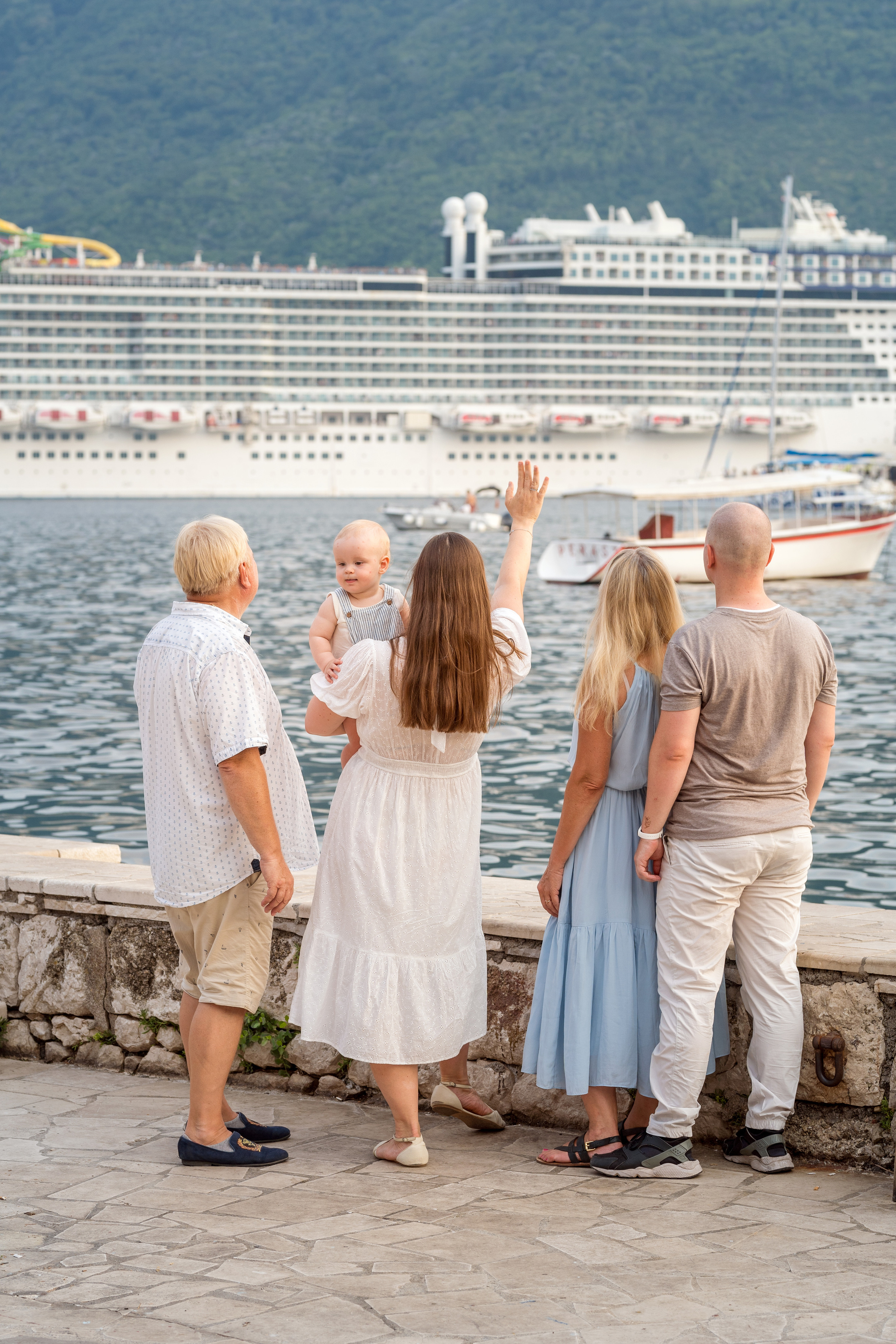 Family photoshoot in Perast Montenegro. Kate Khaldeeva photographer in Saratov
