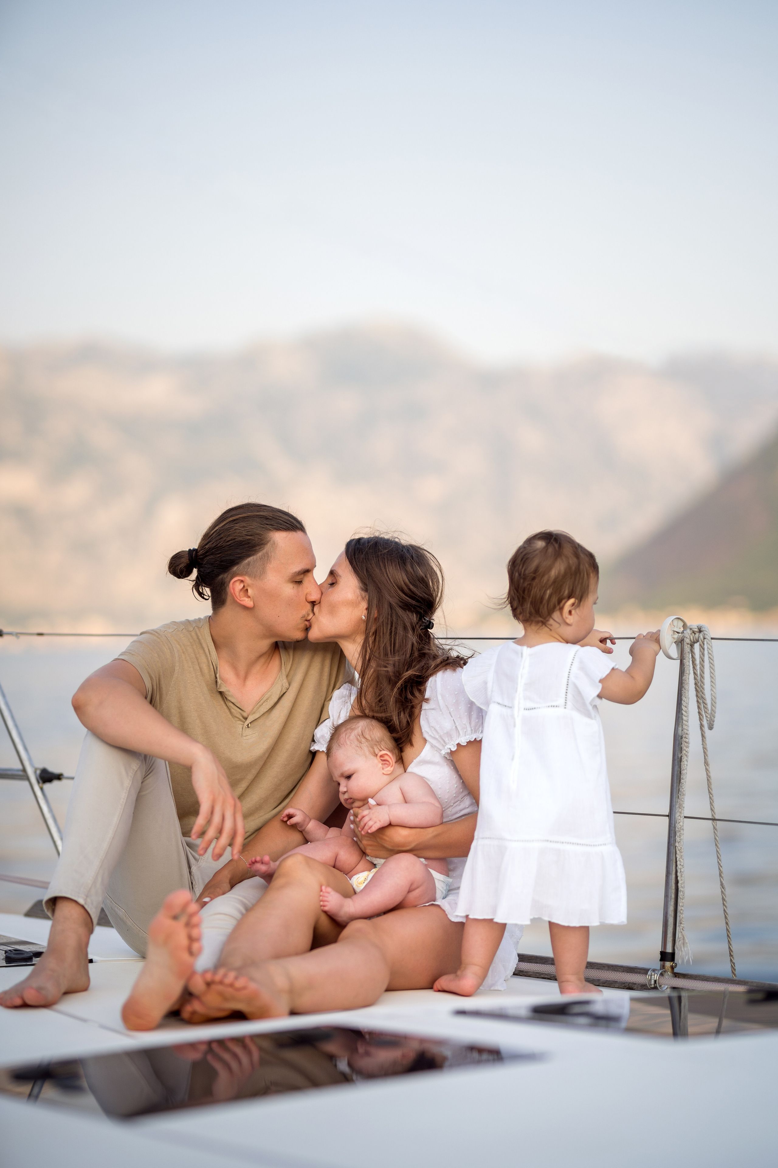 Family photo session on a yacht Montenegro. Kate Khaldeeva photographer in Saratov