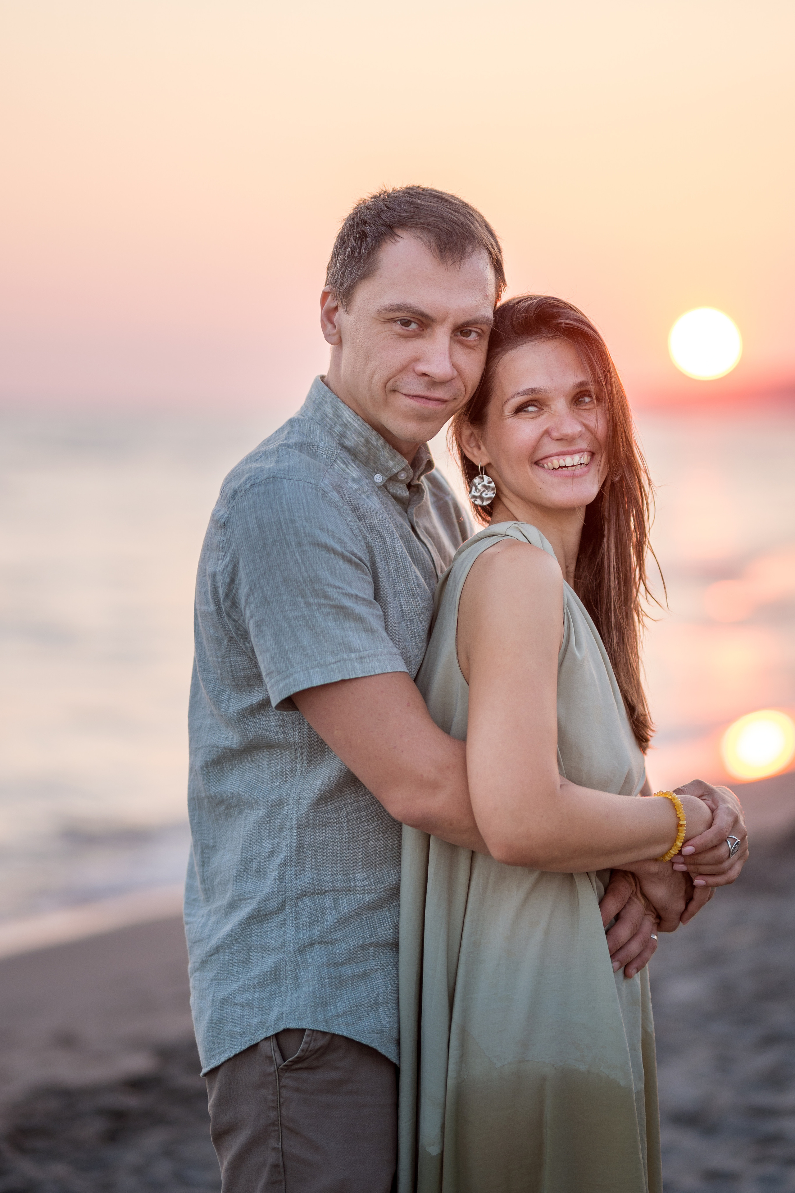 Закатная съёмка семьи на морском побережье. Катя Халдеева Фотограф Саратов
