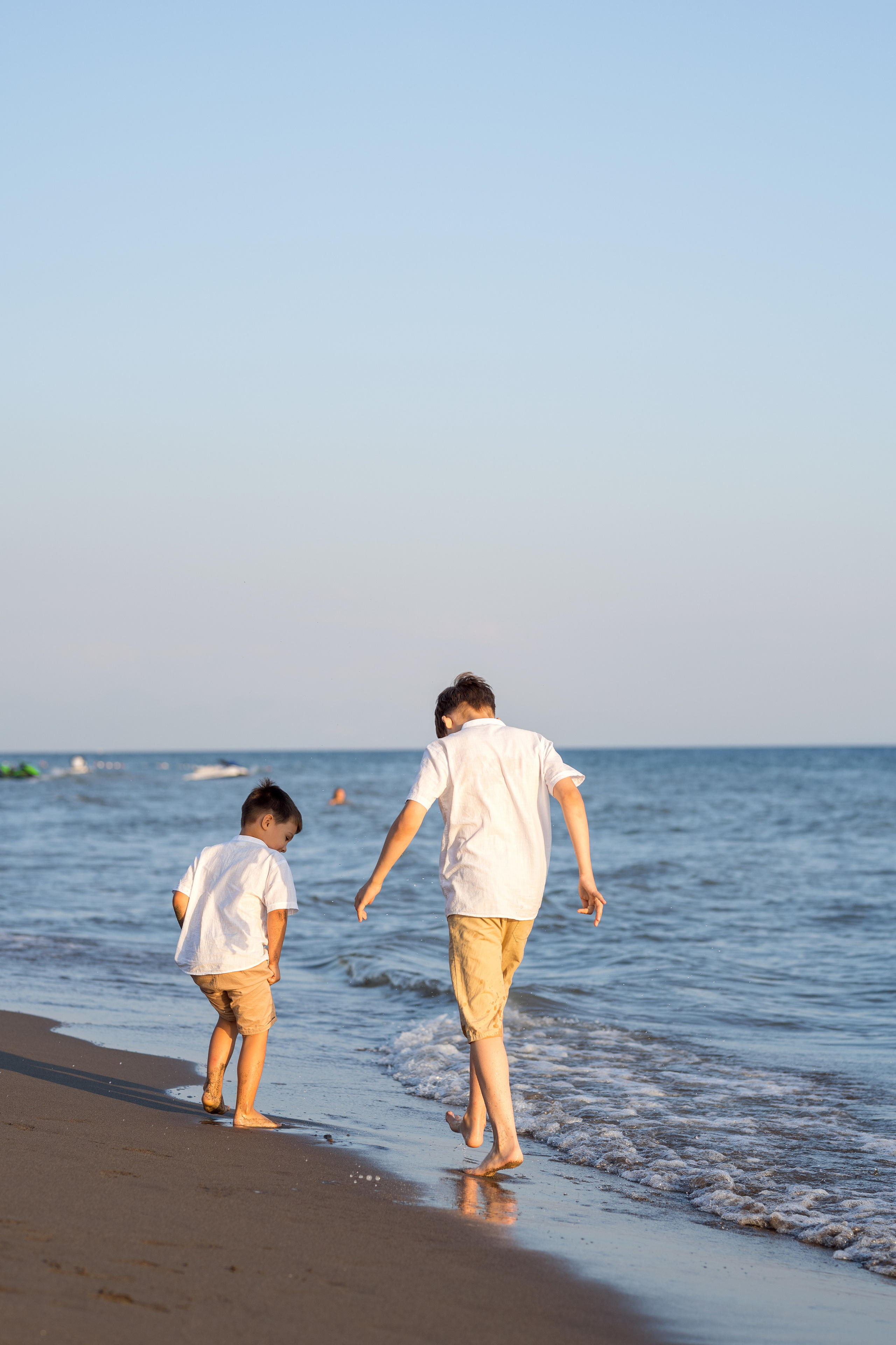 Закатная съёмка семьи на морском побережье. Катя Халдеева Фотограф Саратов