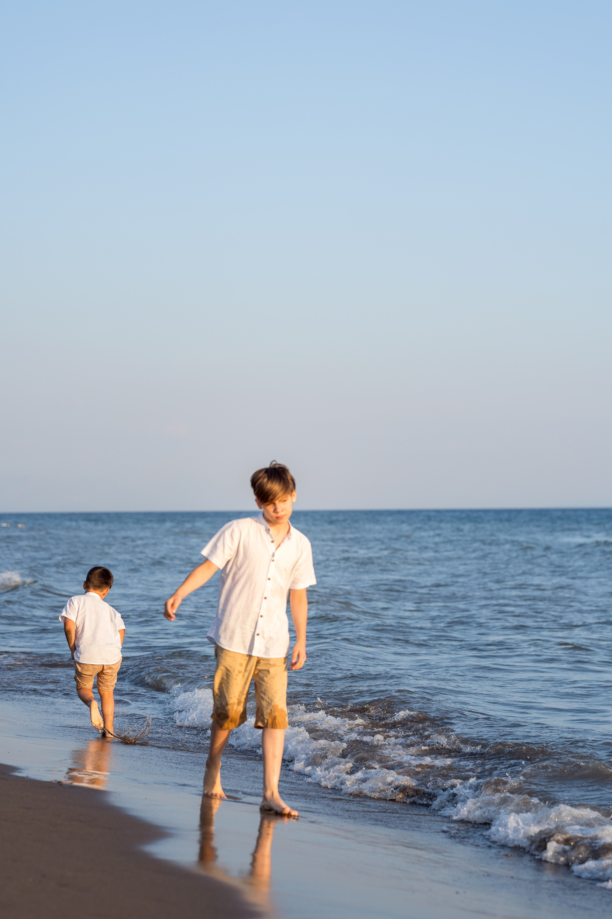 Закатная съёмка семьи на морском побережье. Катя Халдеева Фотограф Саратов