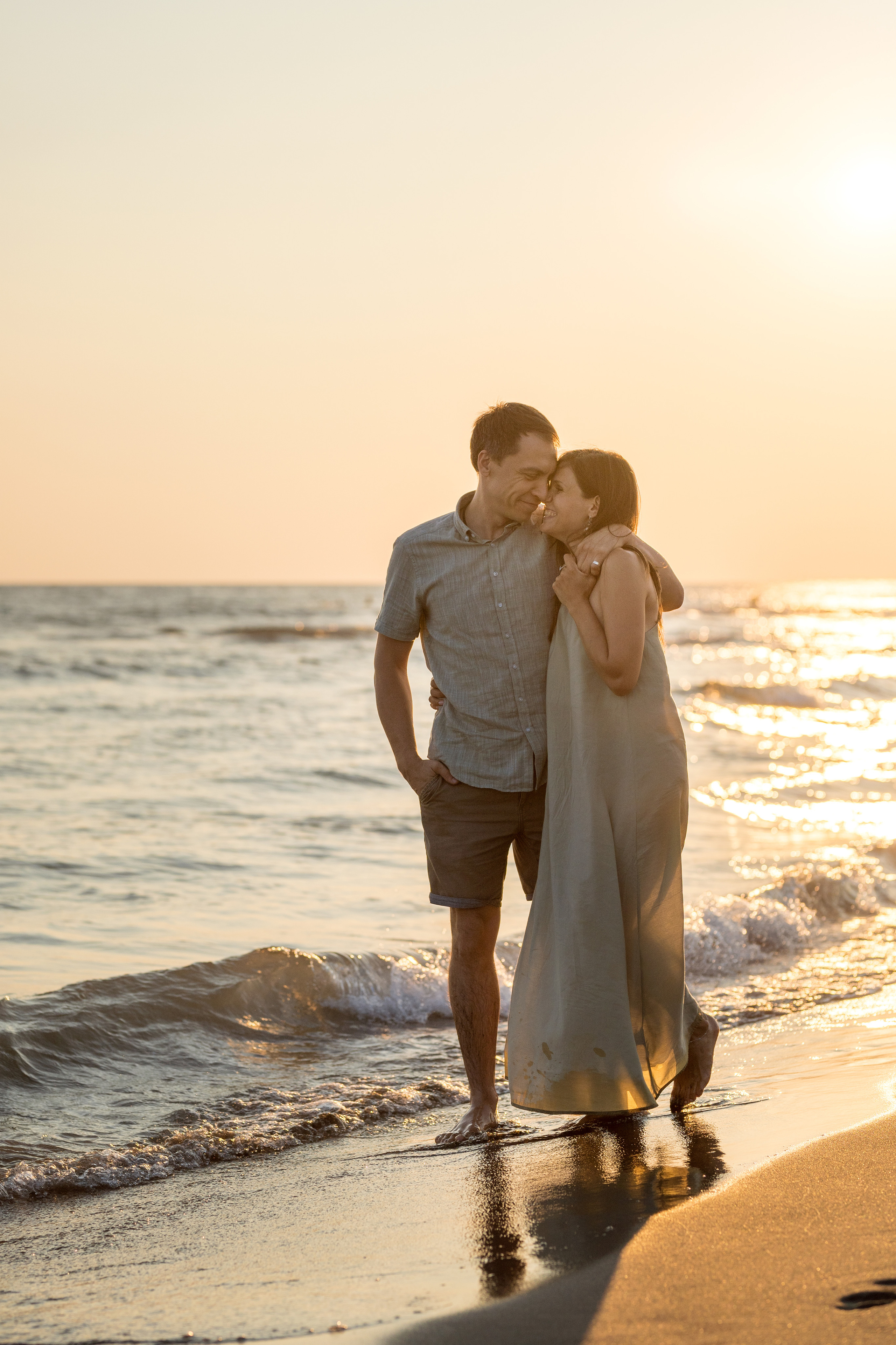 Закатная съёмка семьи на морском побережье. Катя Халдеева Фотограф Саратов