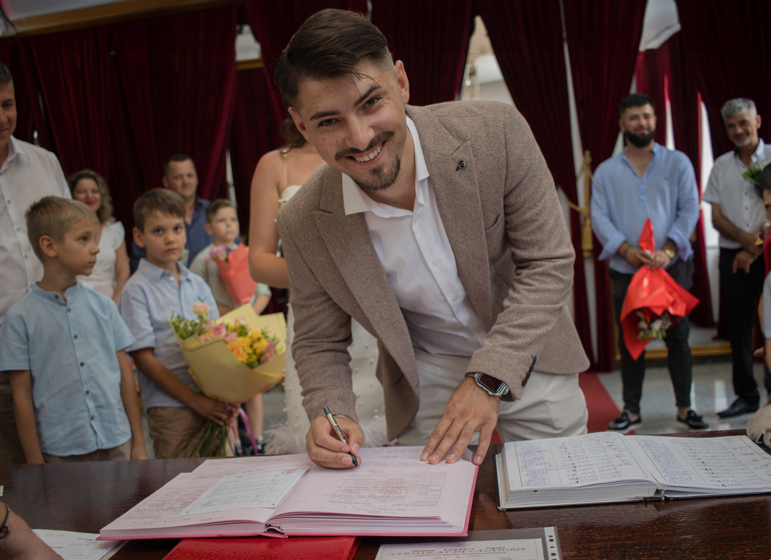 Ana & Mihai. Fotograf si videograf — evenimente si studio