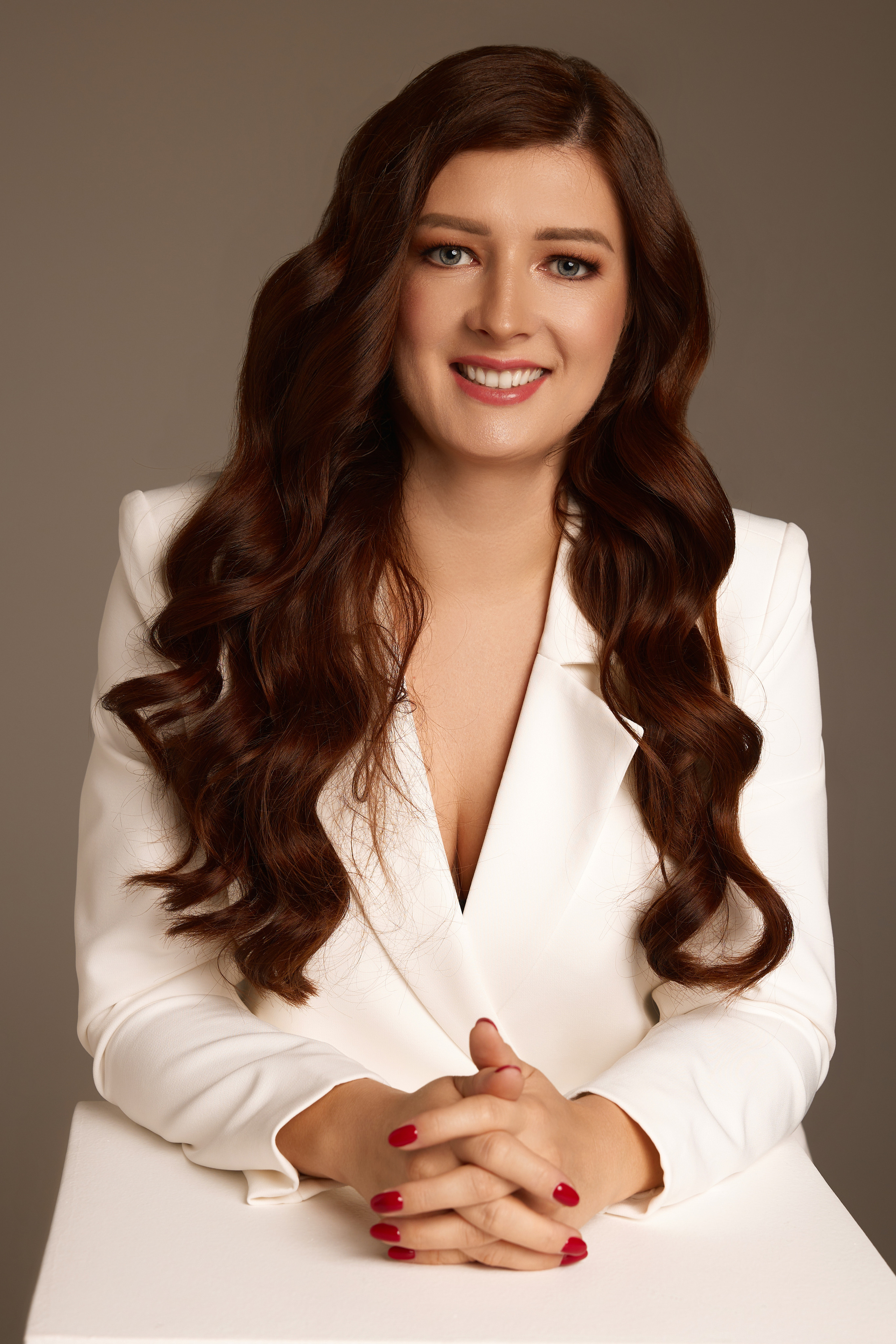 Business portrait. Female Photographer in Dubai